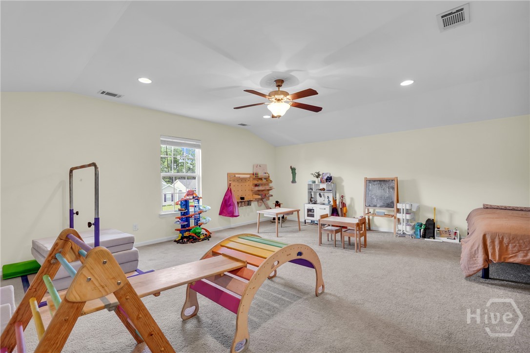13 Twin Oaks Place