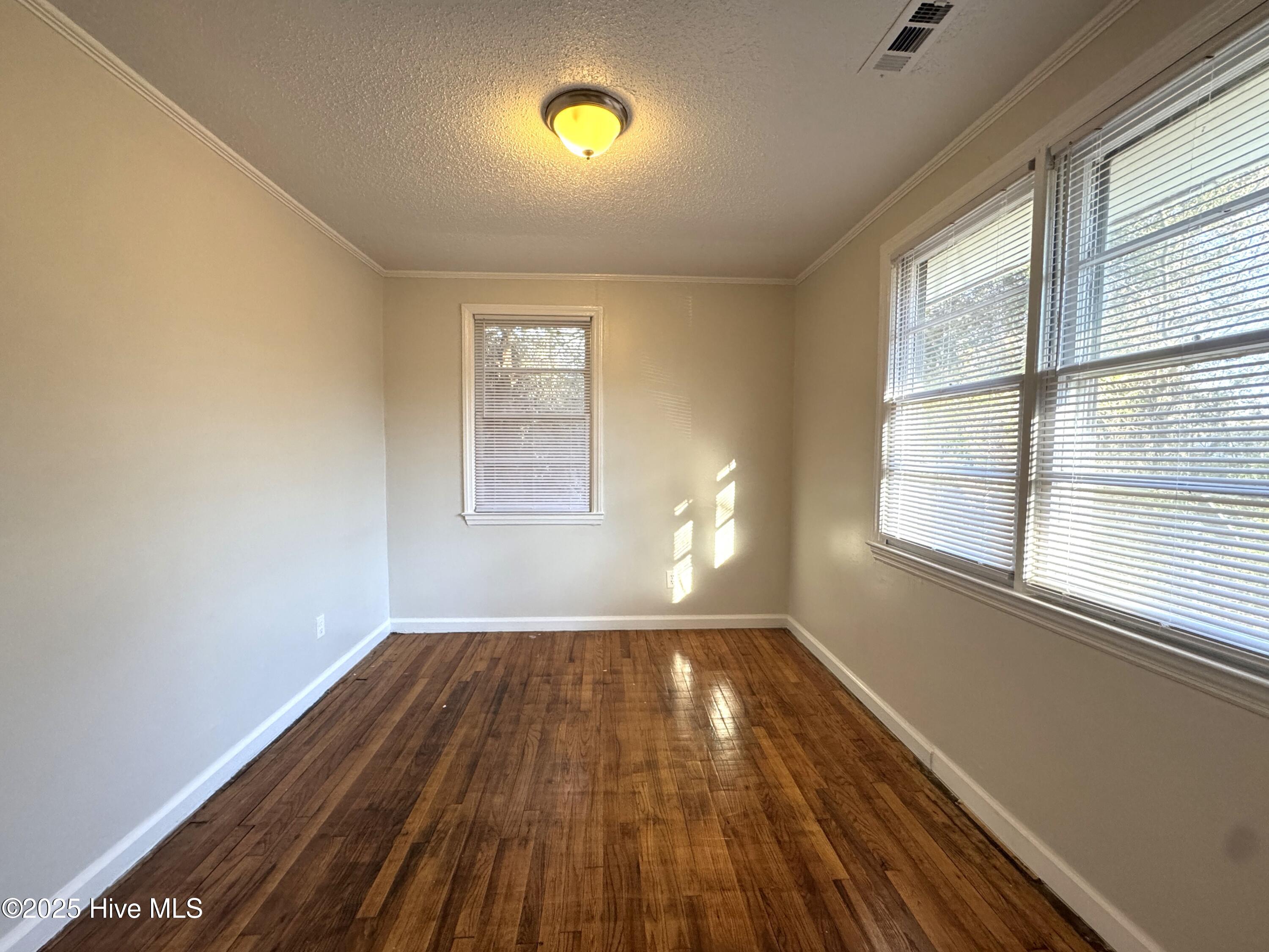 100556845 | Photo 20