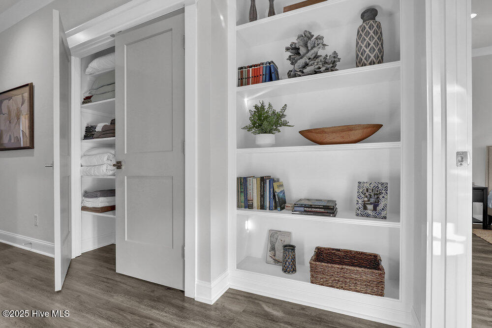 100547511 | Photo 42