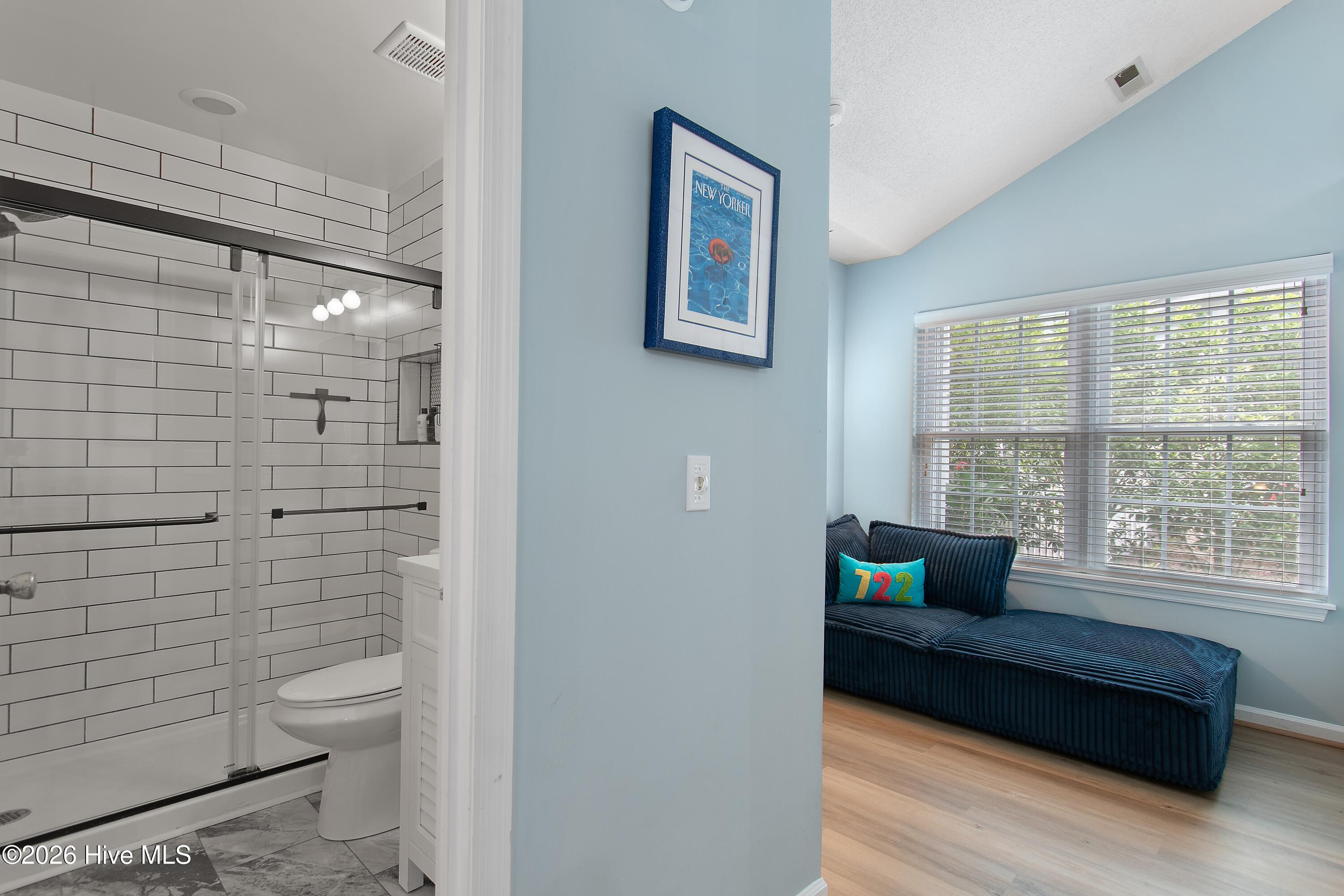 100570489 | Photo 40