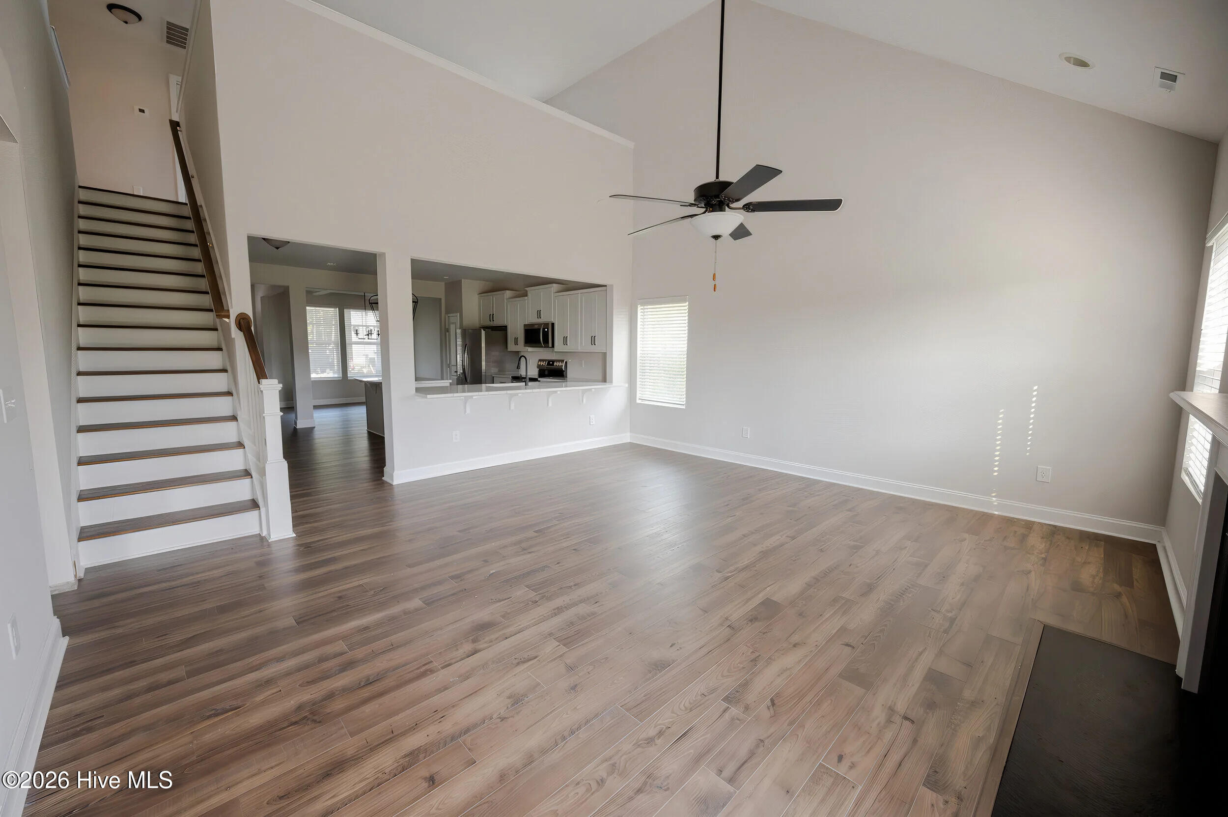 100554878 | Photo 30