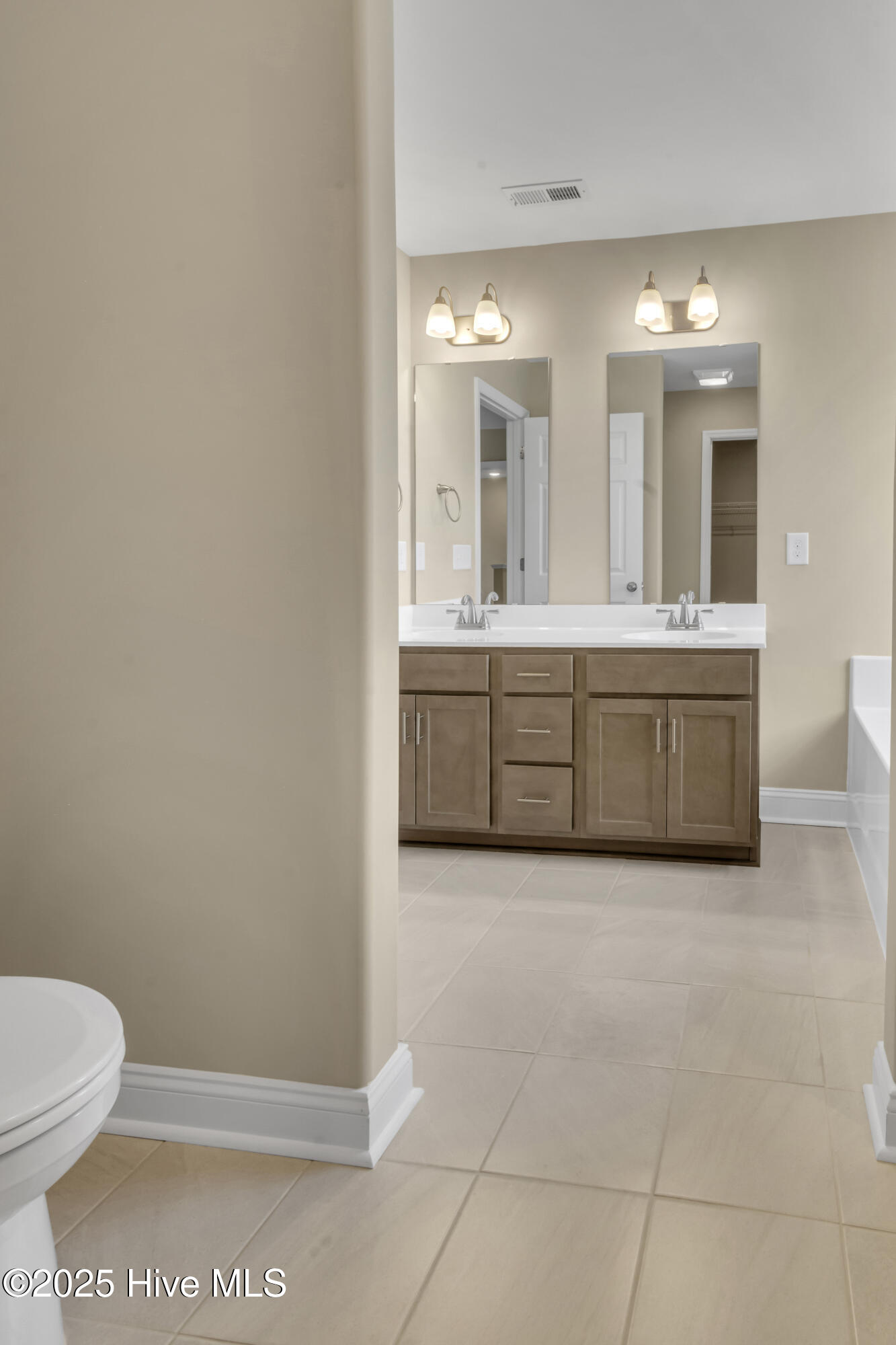 100566089 | Photo 29