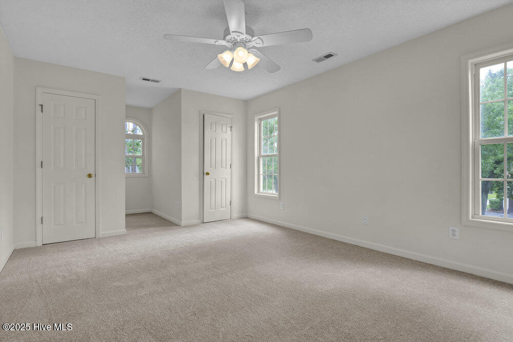 100513227 | Photo 22