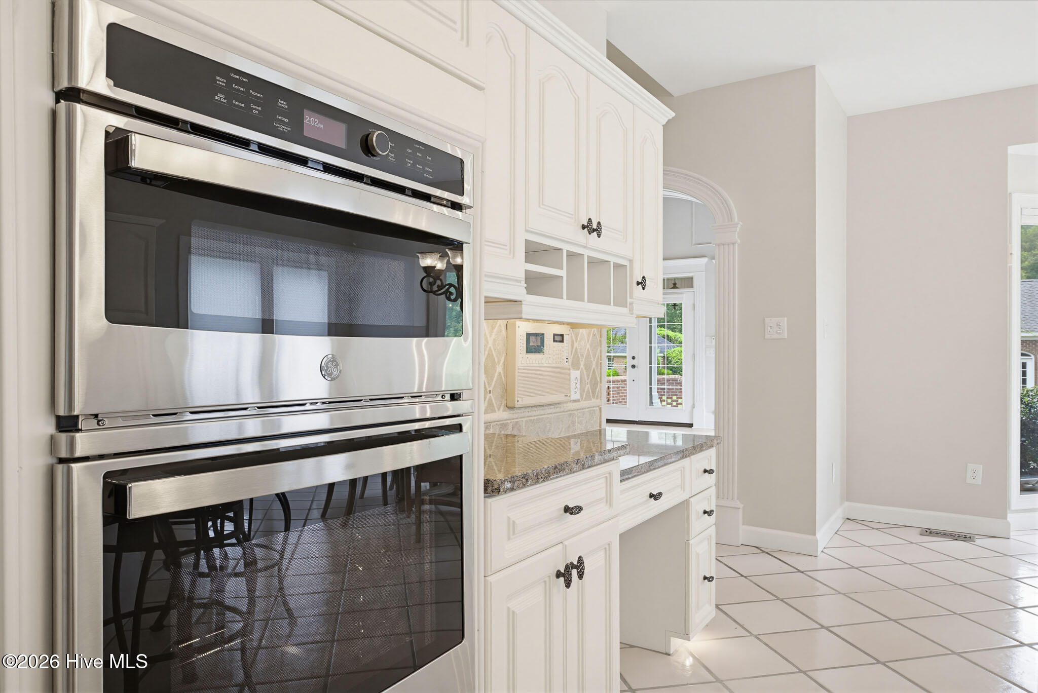 100570266 | Photo 16