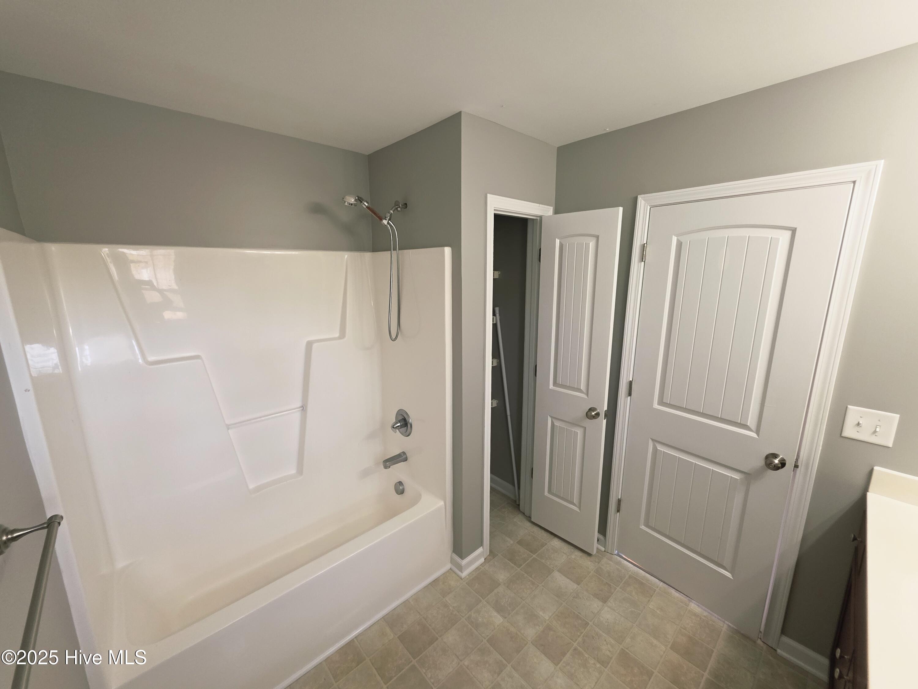 100545738 | Photo 16