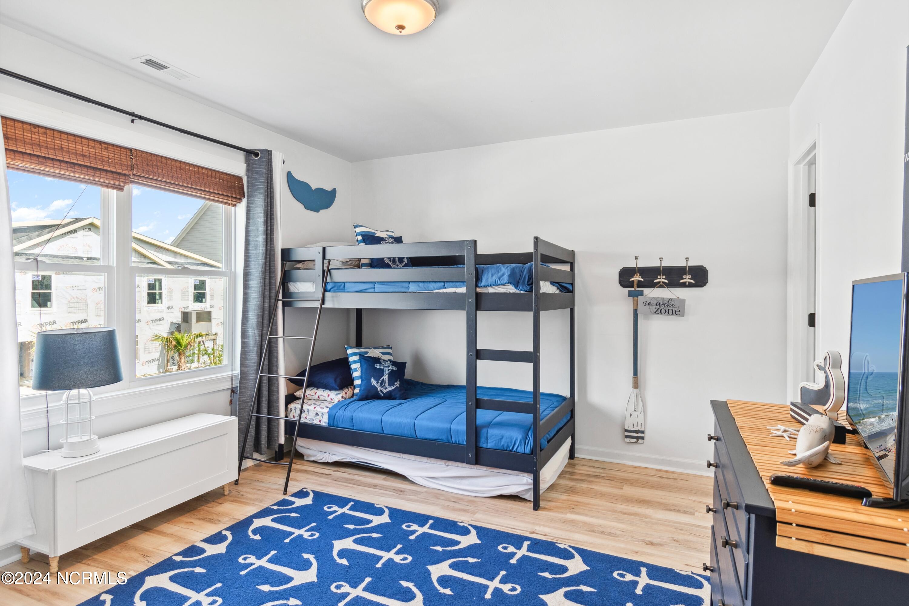 100558410 | Photo 54