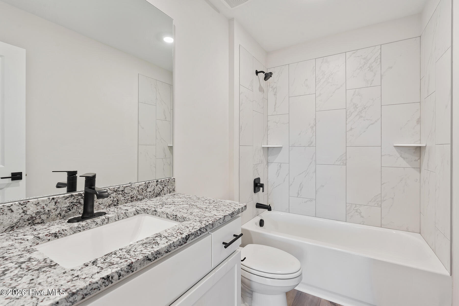 100563141 | Photo 21