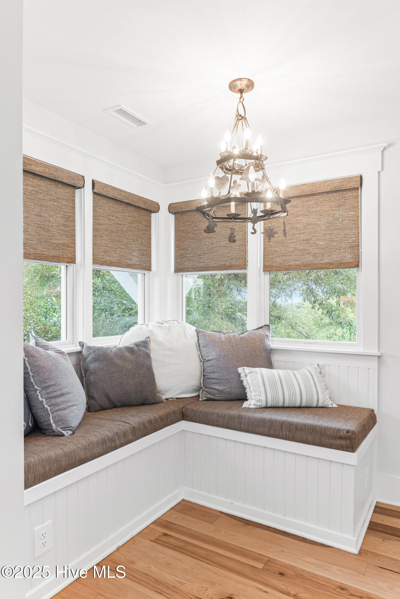 100521307 | Photo 18