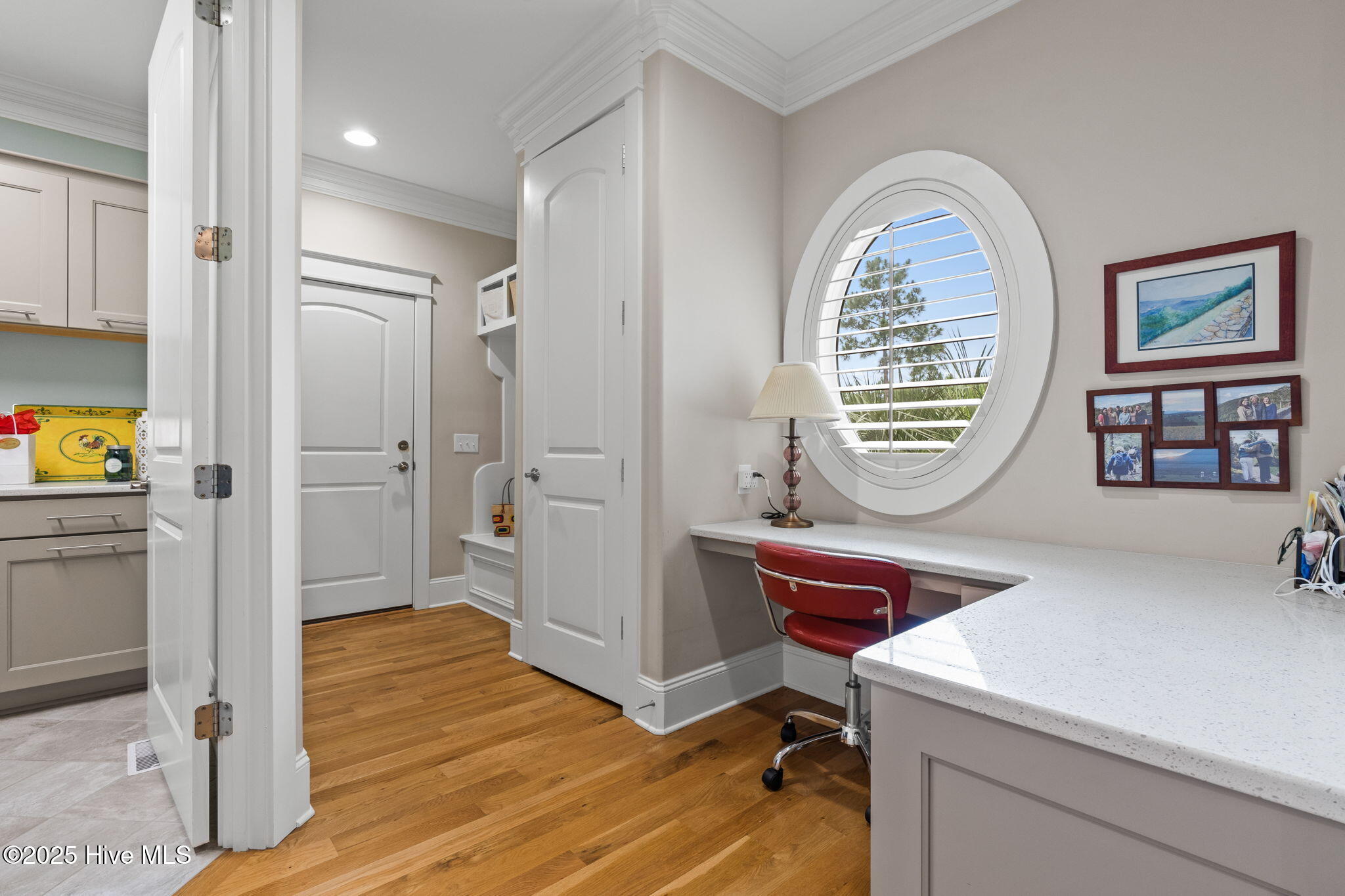 100562401 | Photo 61