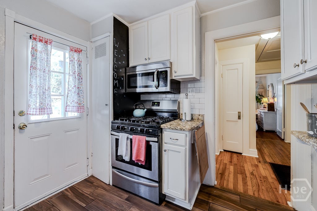 Kitchen with ample space that overlooks the large bakyard.
