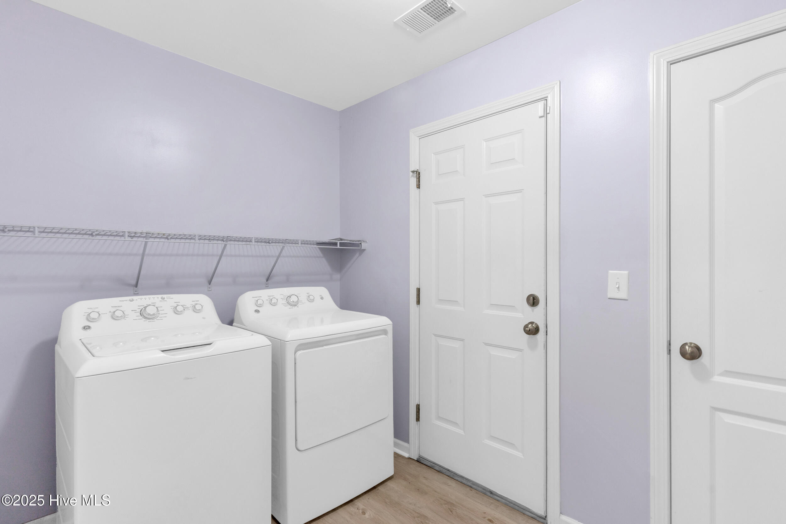 100545882 | Photo 25