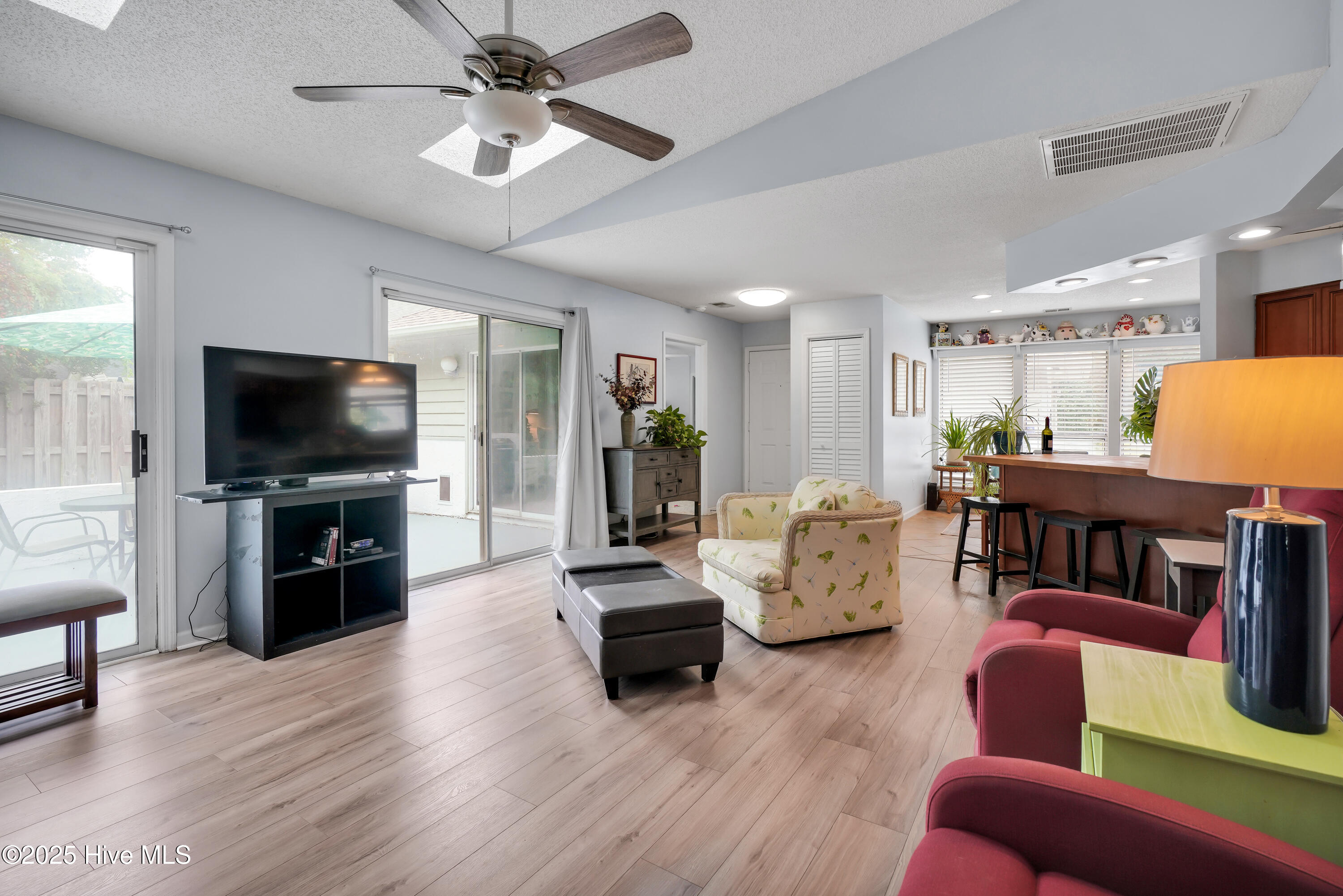 100530098 | Photo 15