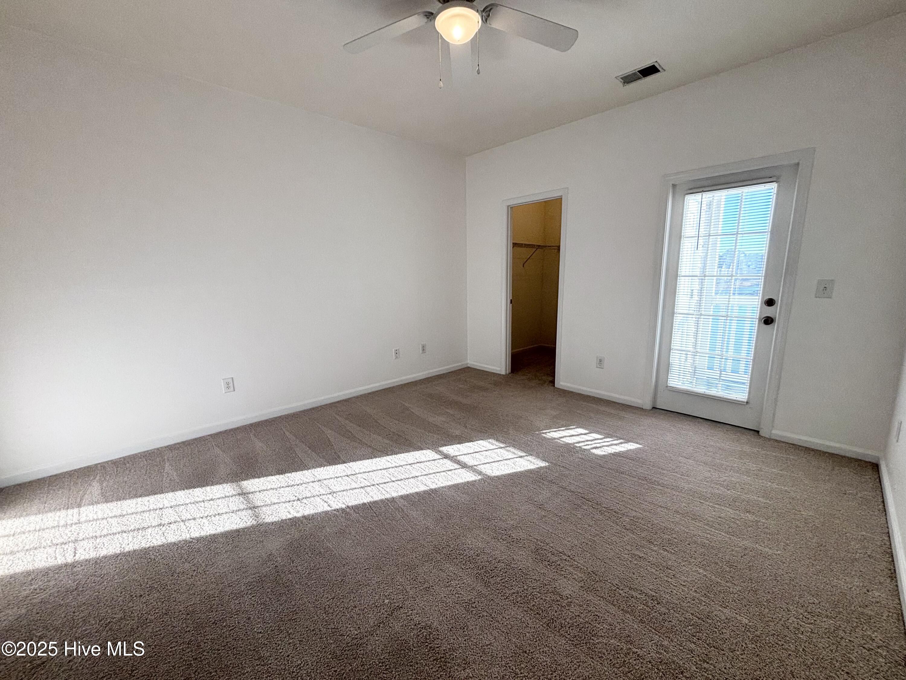 100520456 | Photo 22