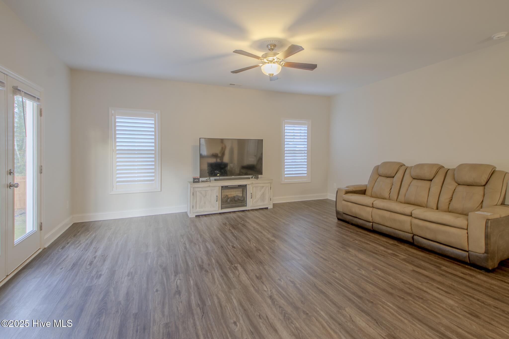 100543314 | Photo 11