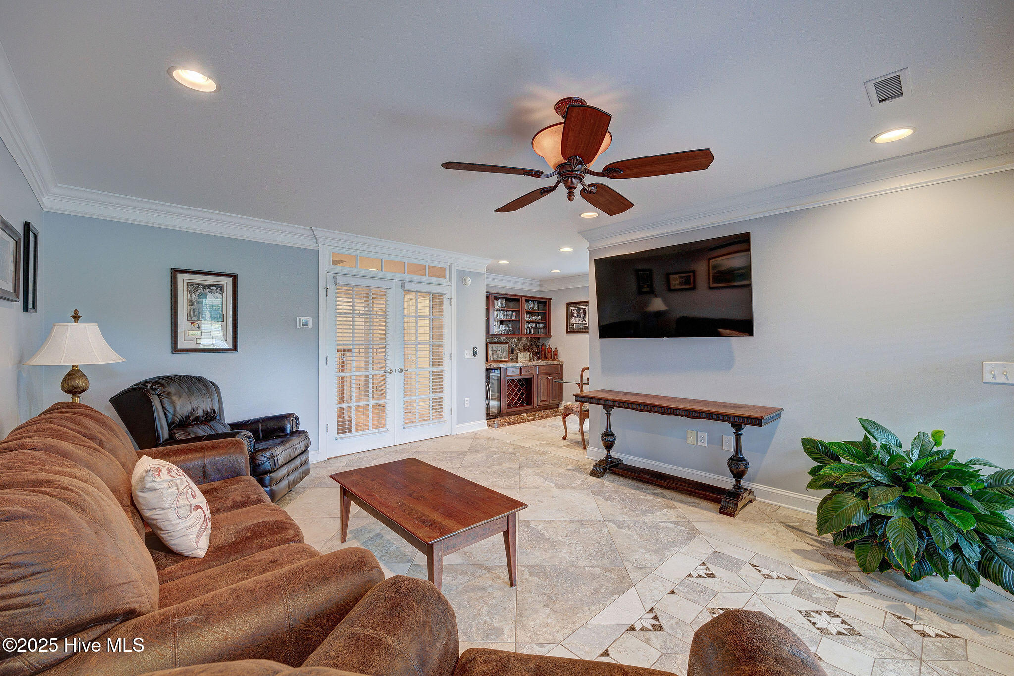 100533949 | Photo 43