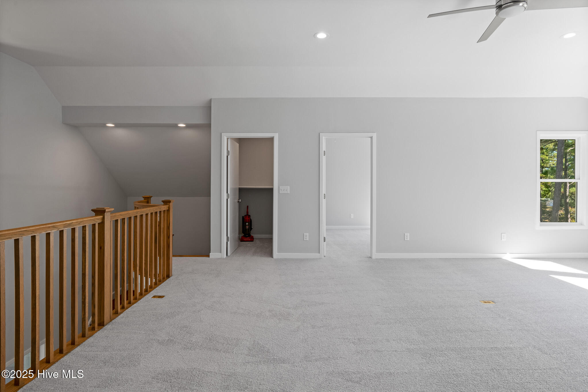 100540412 | Photo 41