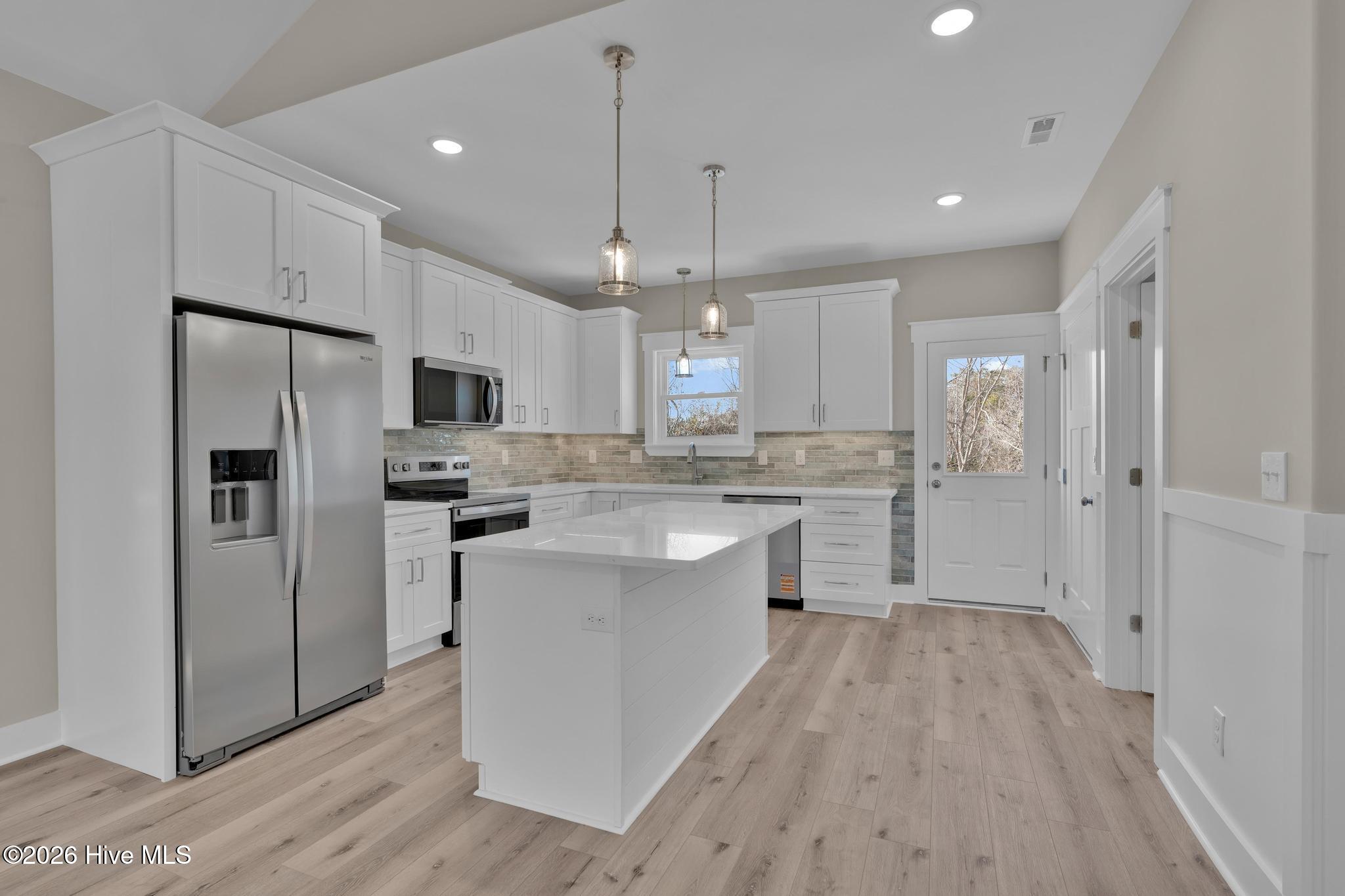 100549638 | Photo 12