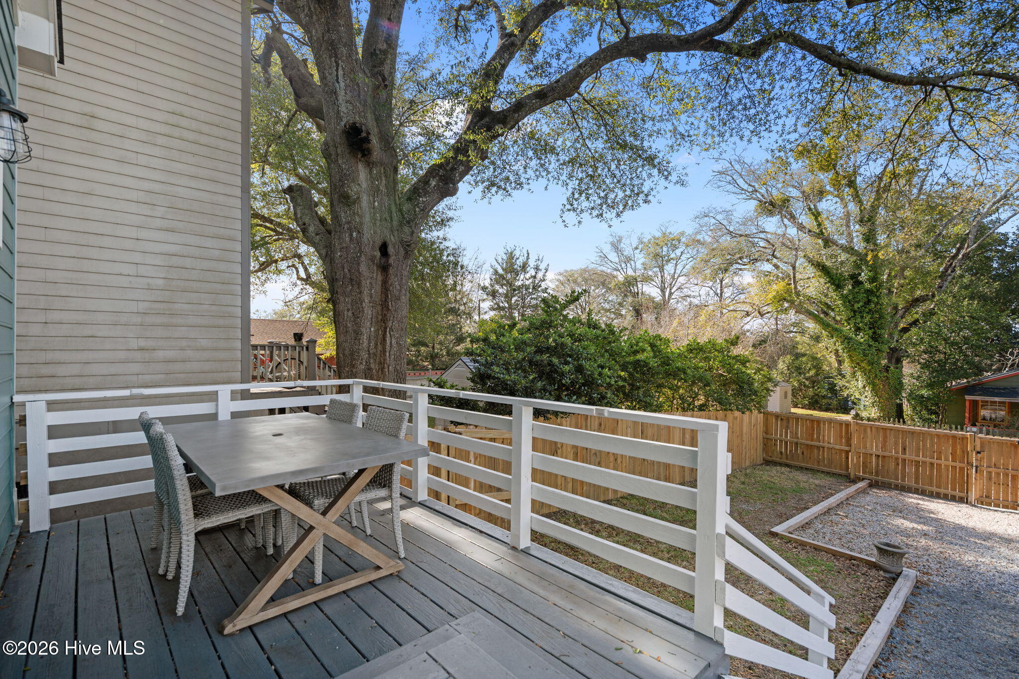 100550595 | Photo 39