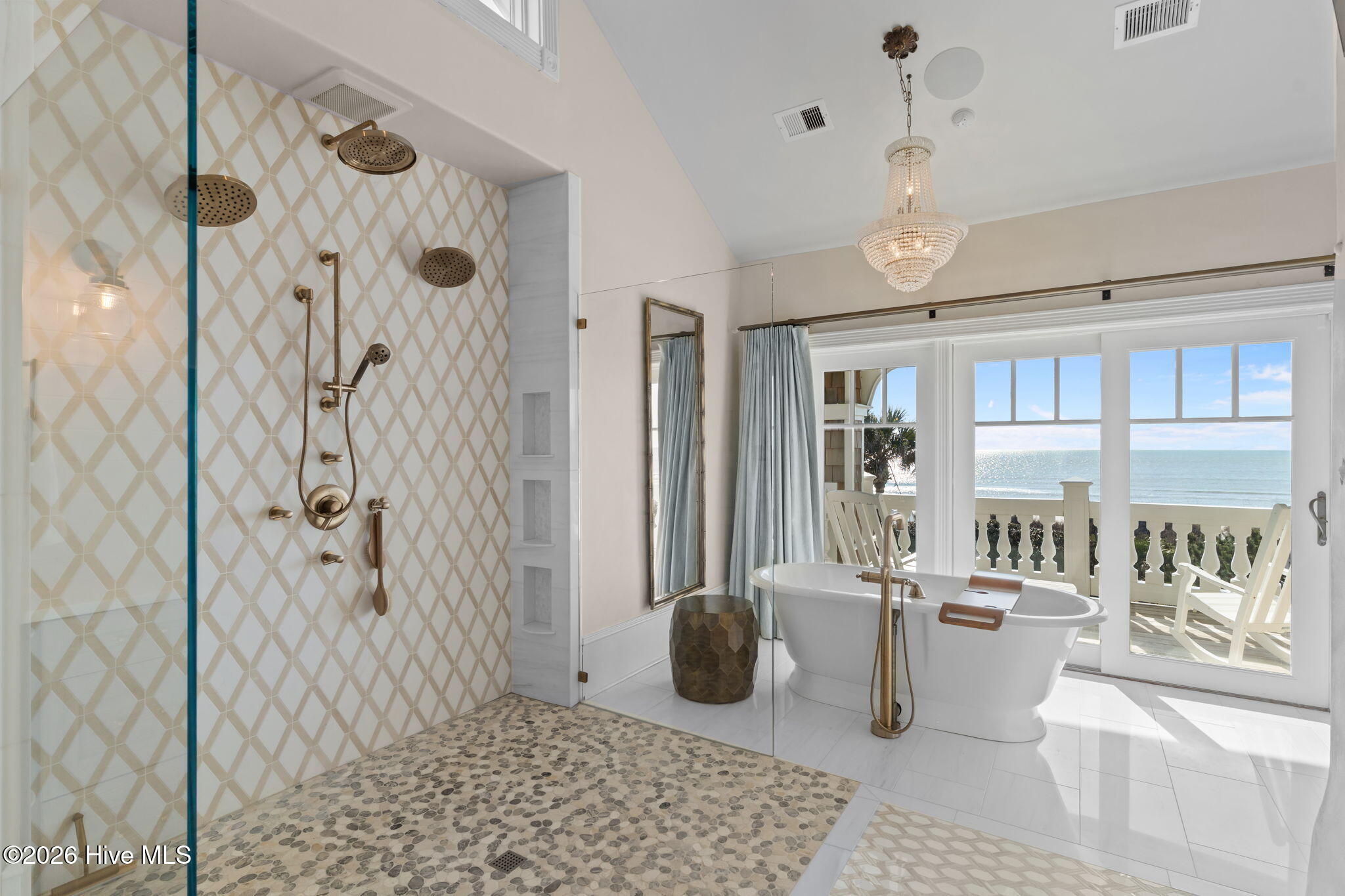 100552689 | Photo 60