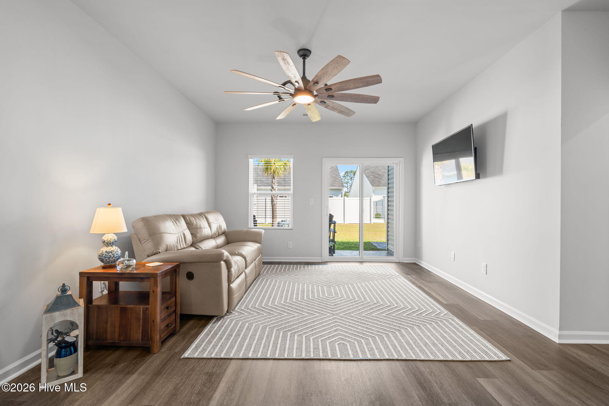 100567065 | Photo 12