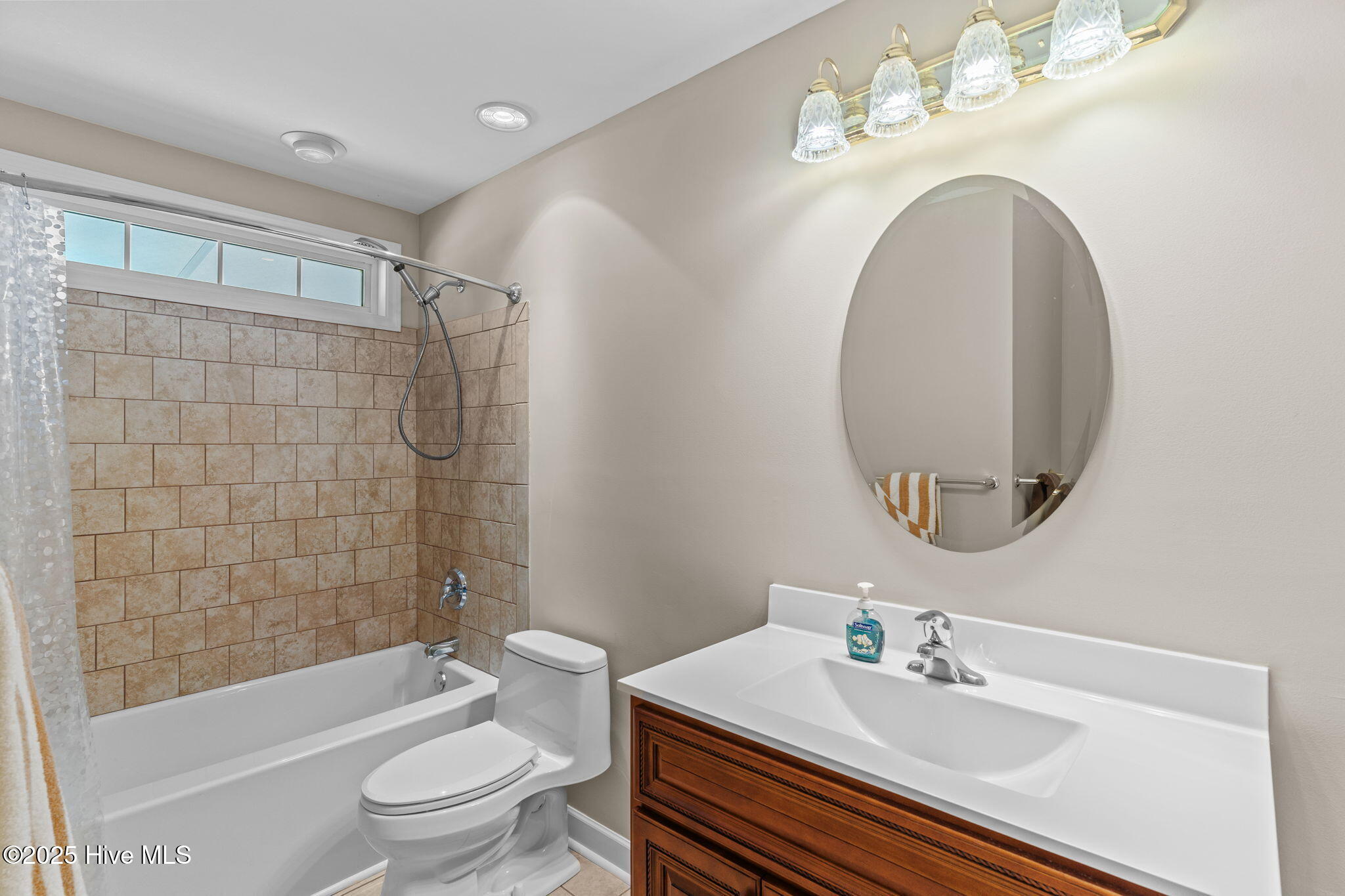 100543111 | Photo 59