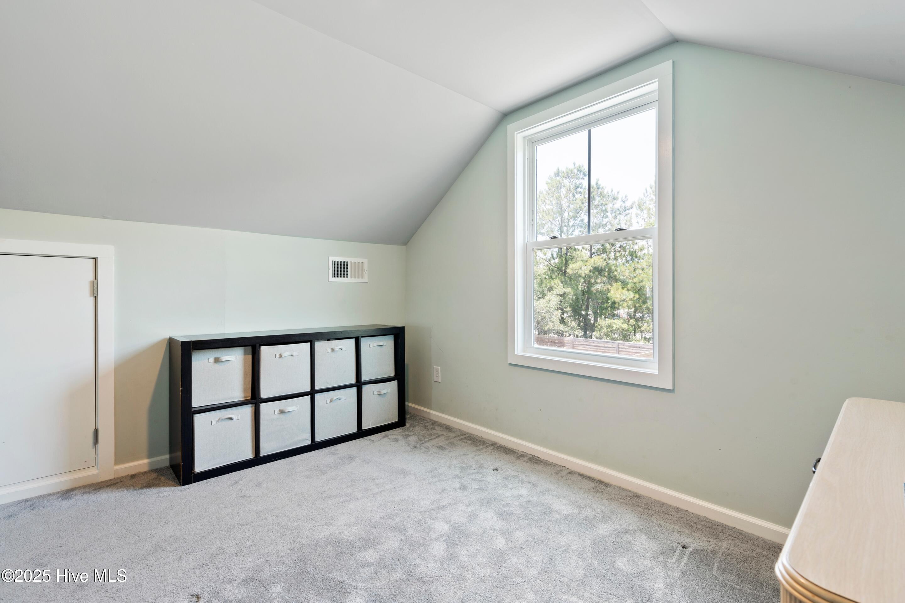 100567642 | Photo 35