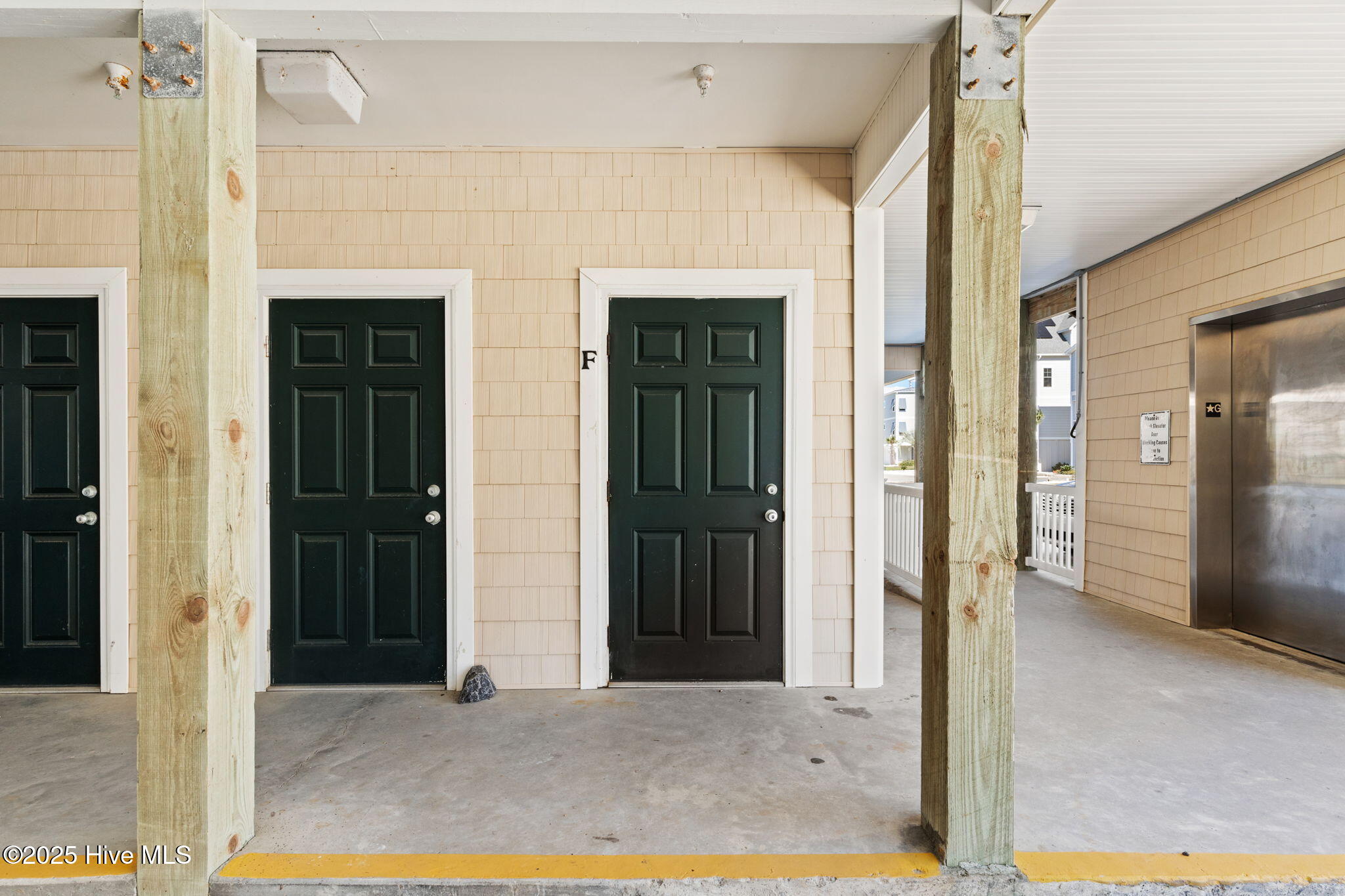 100536833 | Photo 36