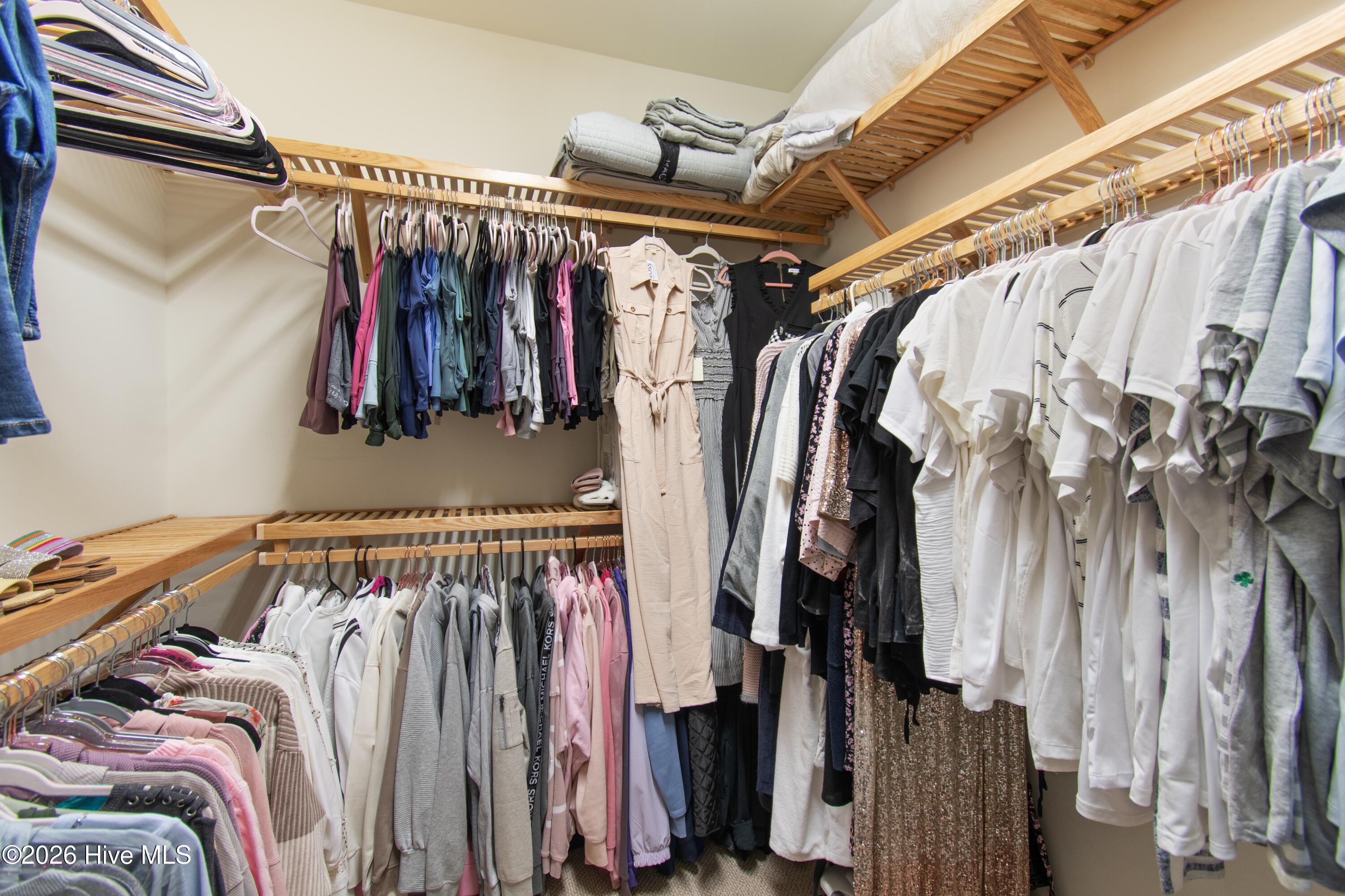 100548705 | Photo 46