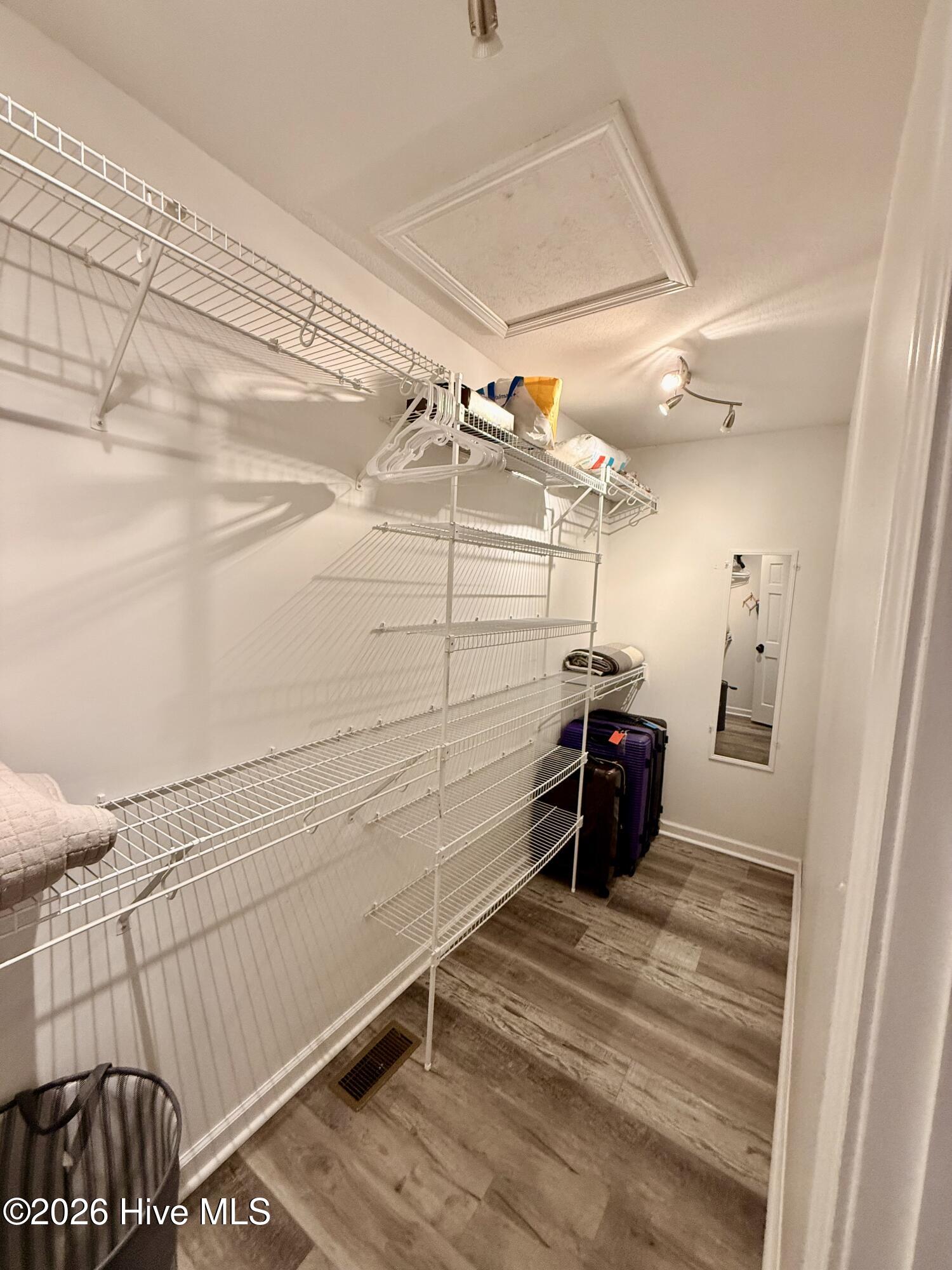 100559572 | Photo 24