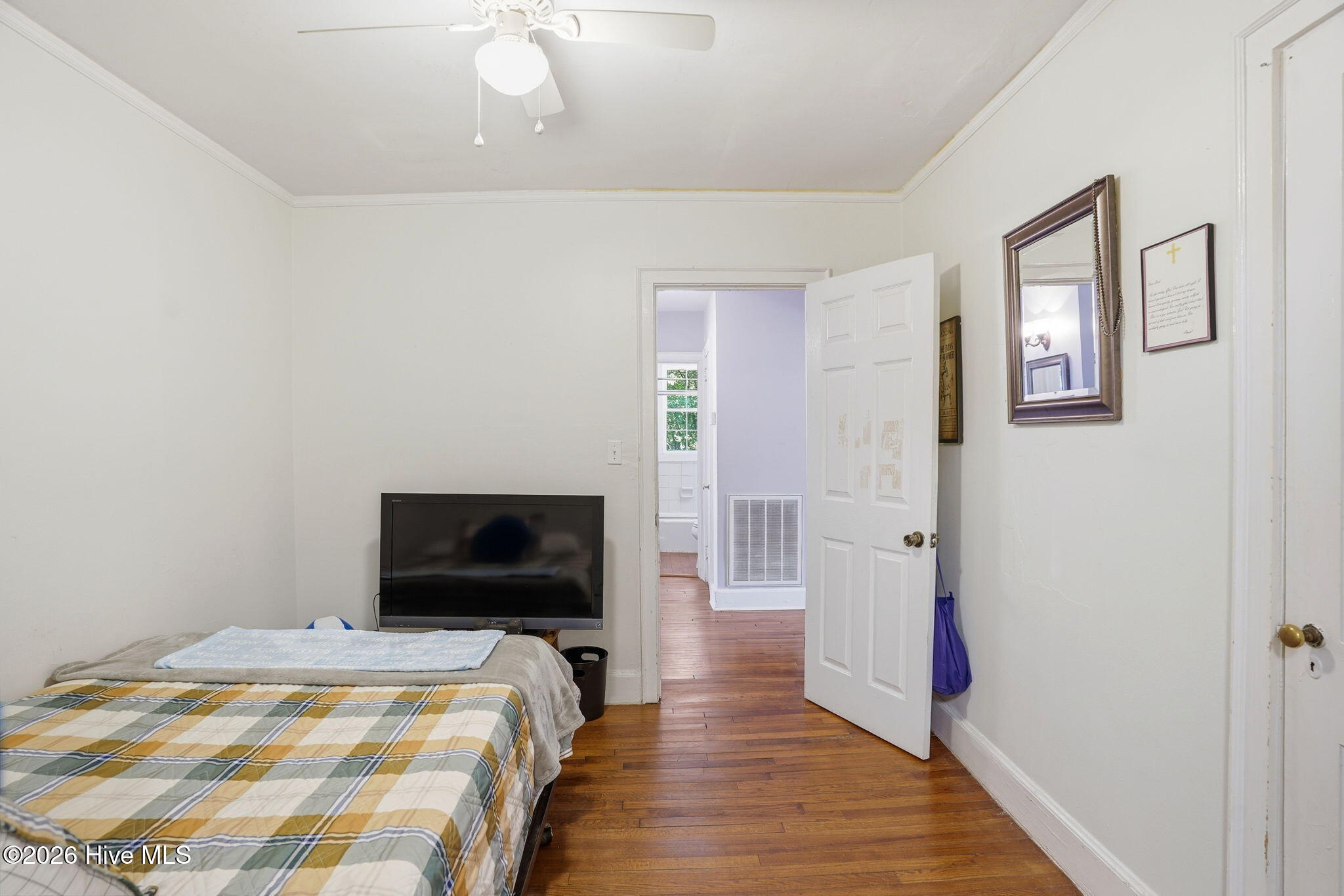 100570654 | Photo 22