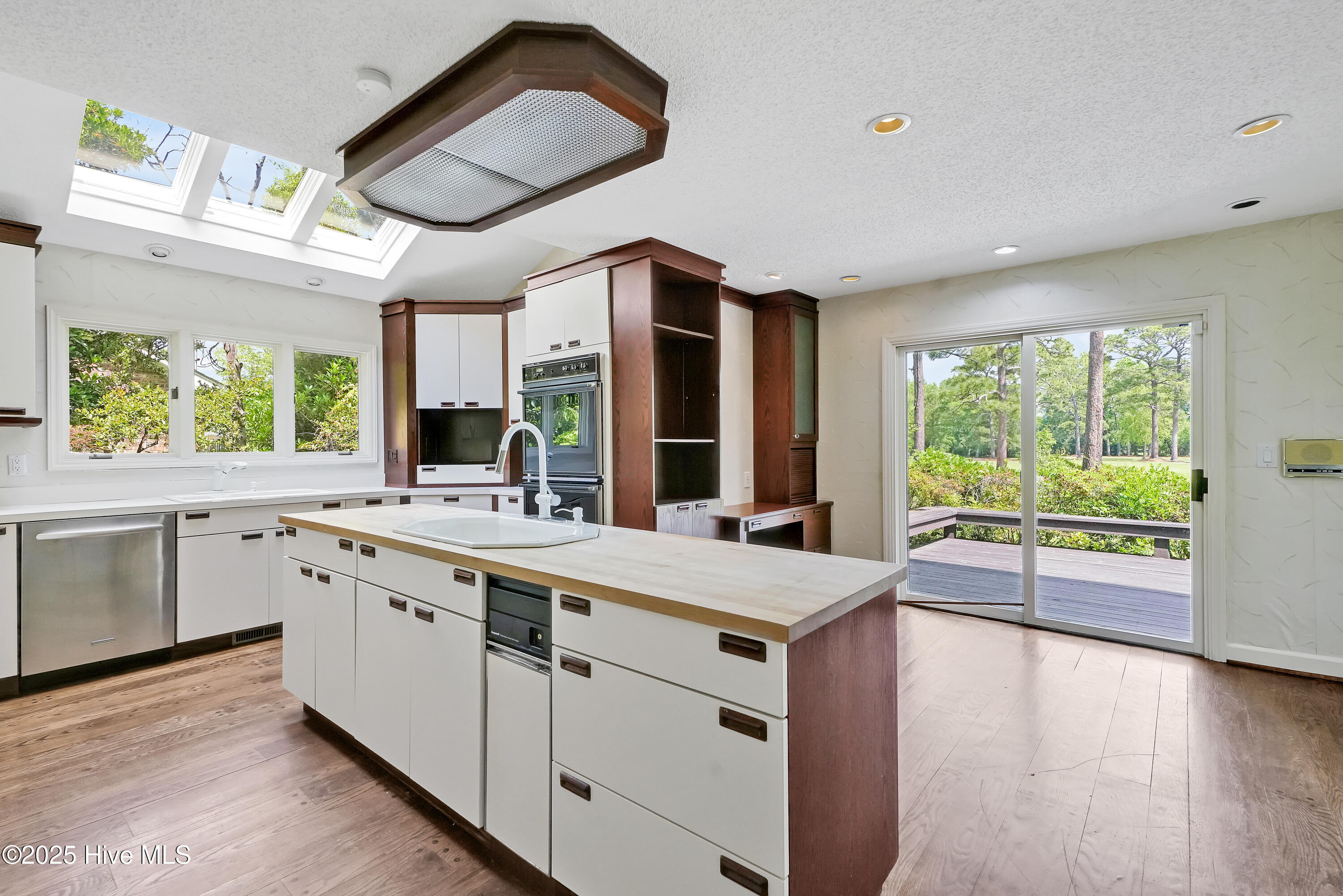 906RobertELeeDrive-13