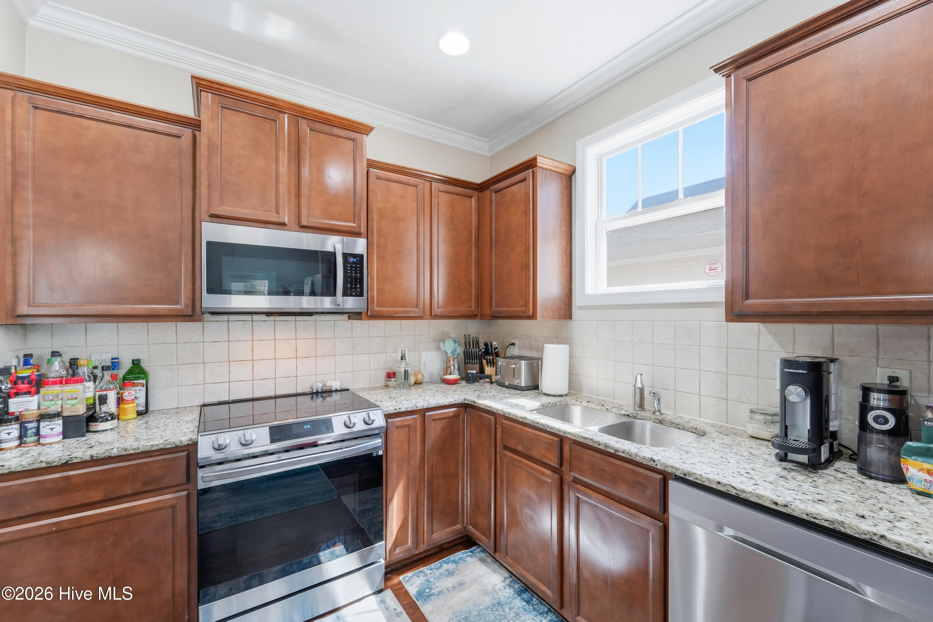 100562965 | Photo 40