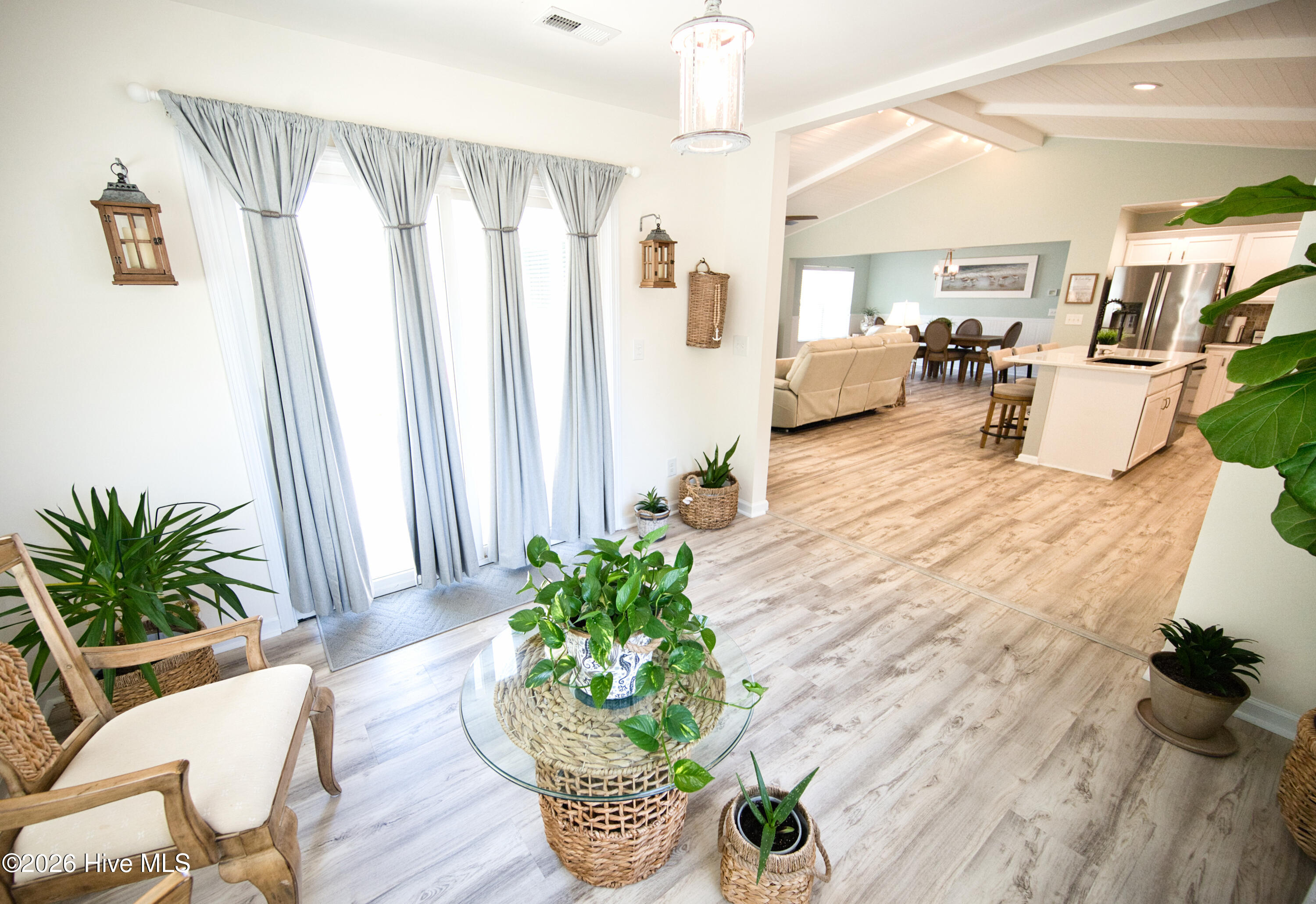 100569889 | Photo 31