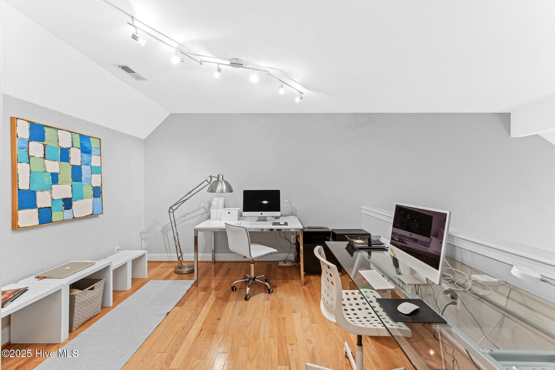 100532404 | Photo 17