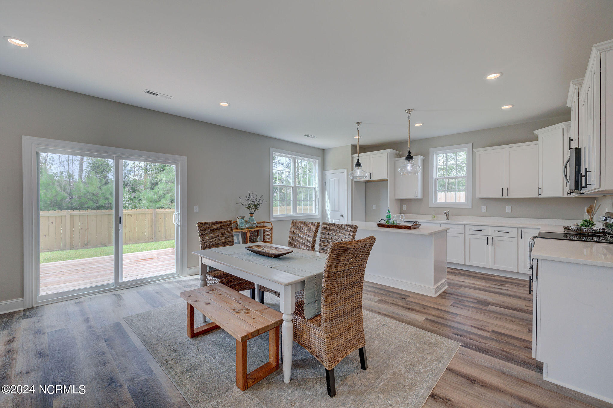 100548274 | Photo 10