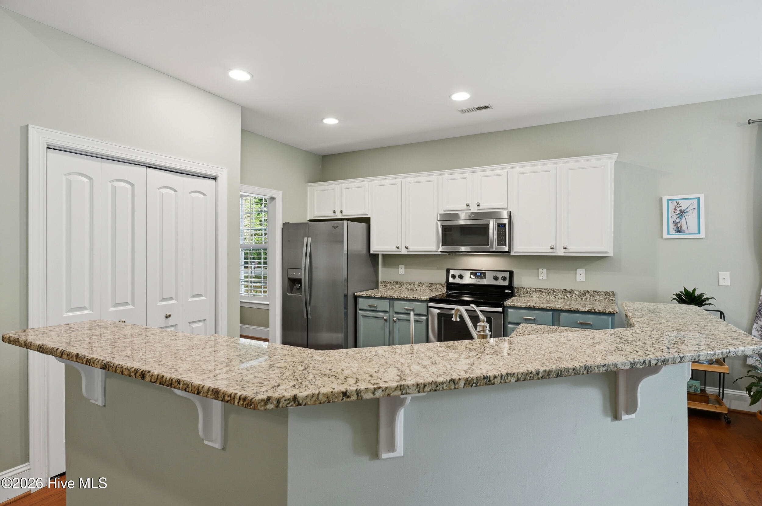 100563166 | Photo 13