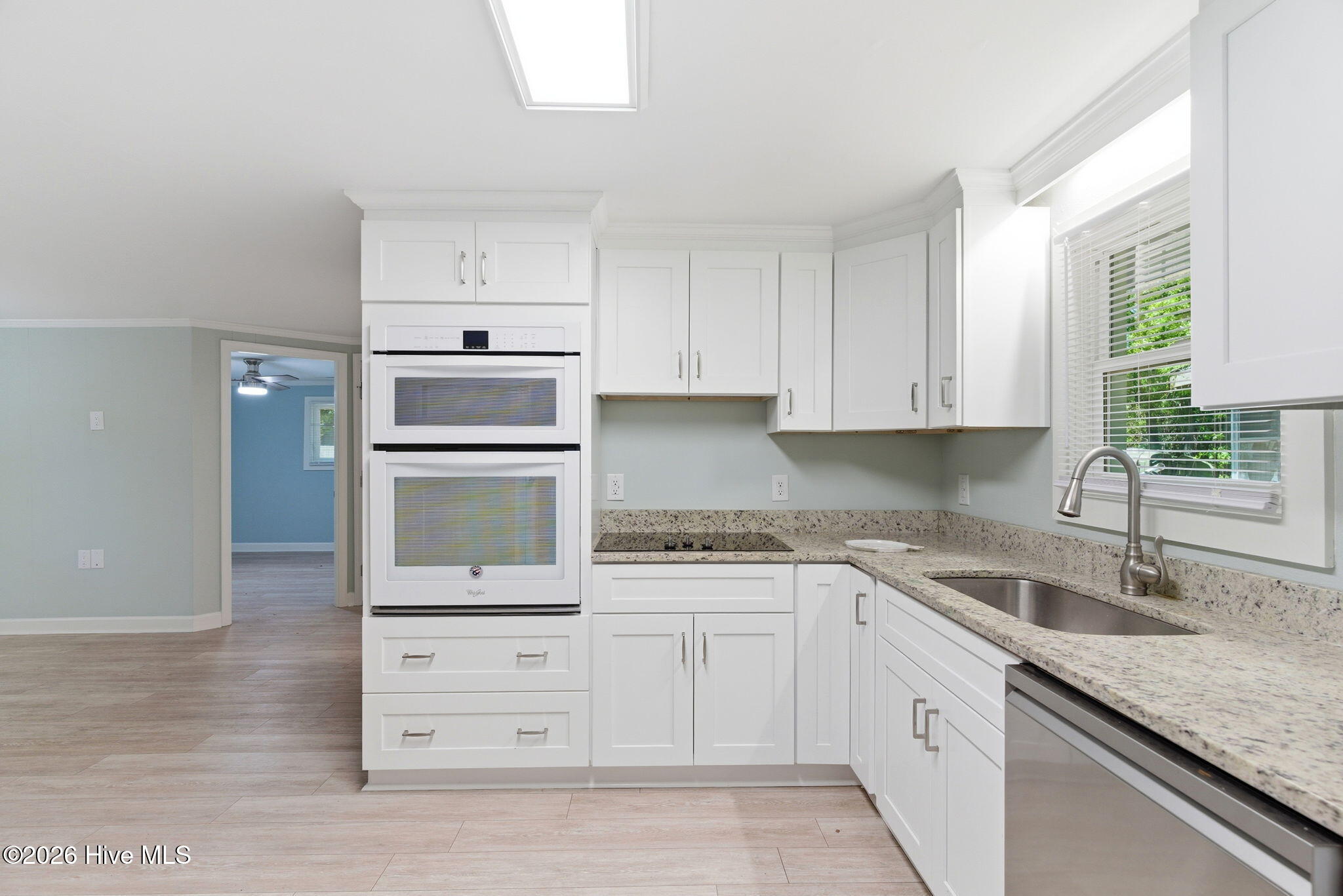 100569576 | Photo 11