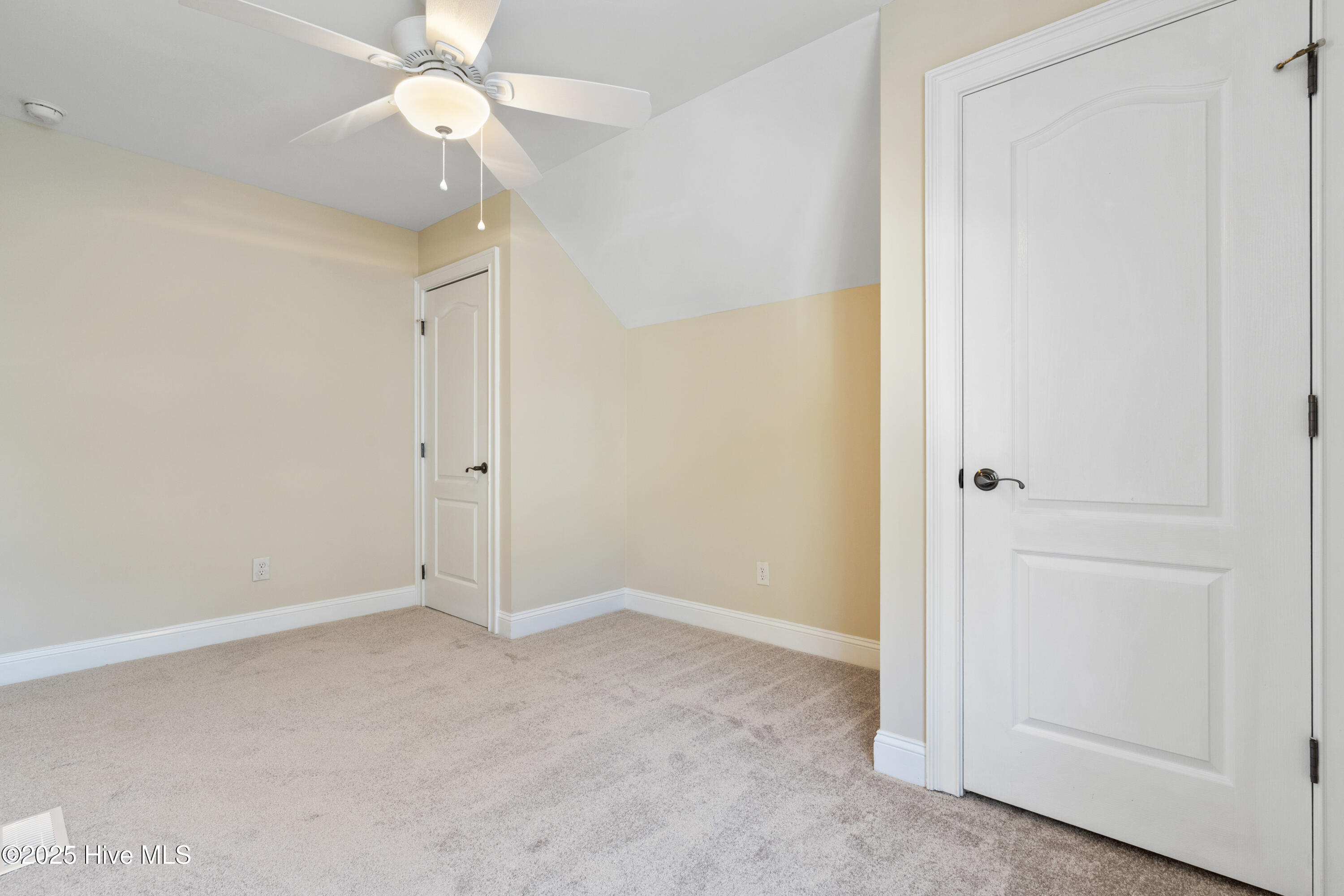 100543088 | Photo 22