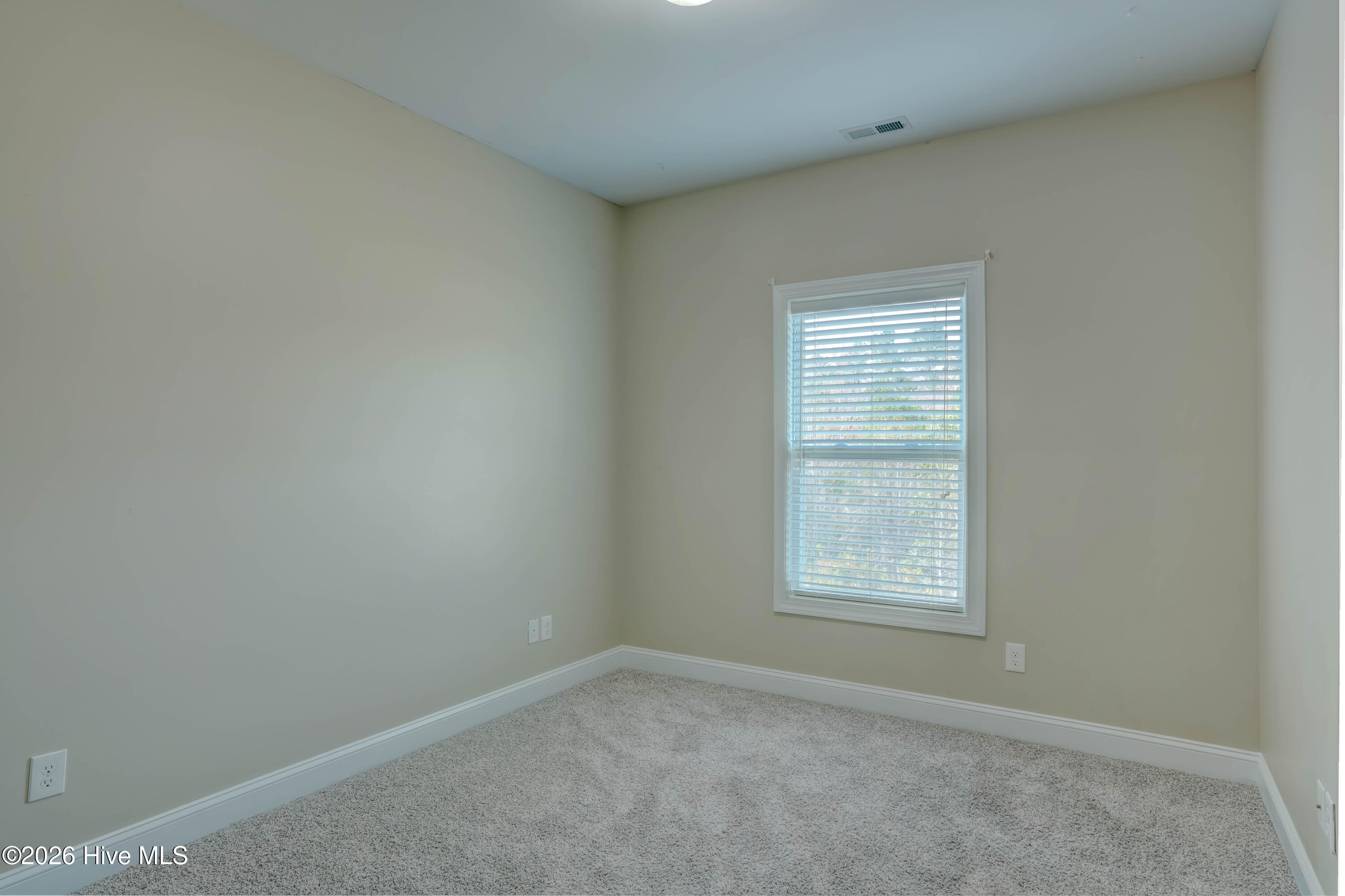 100561600 | Photo 17