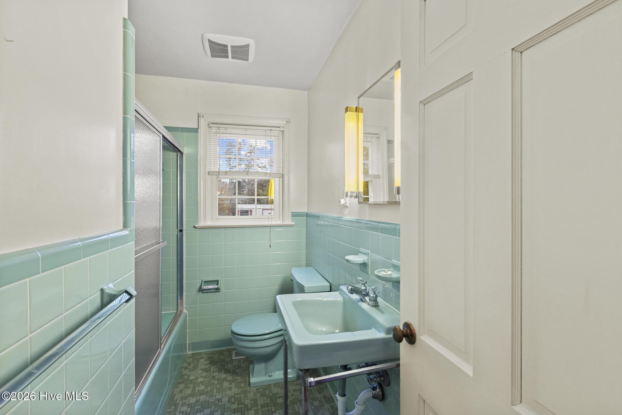 100551088 | Photo 16