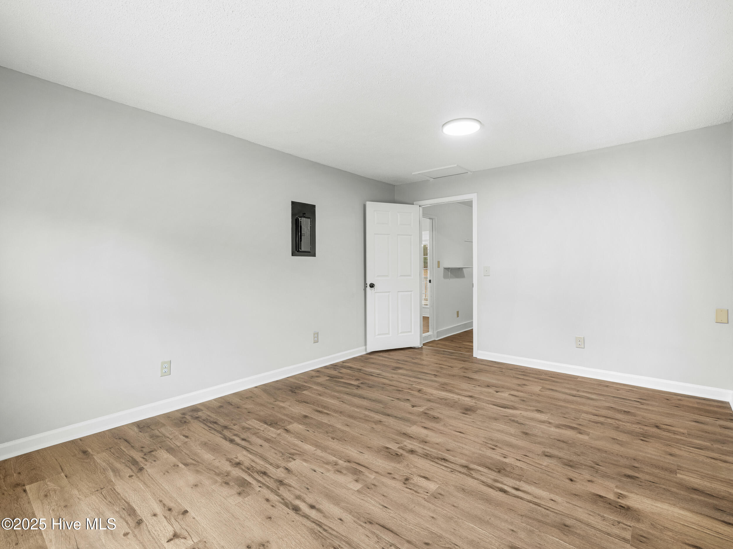 100546009 | Photo 29