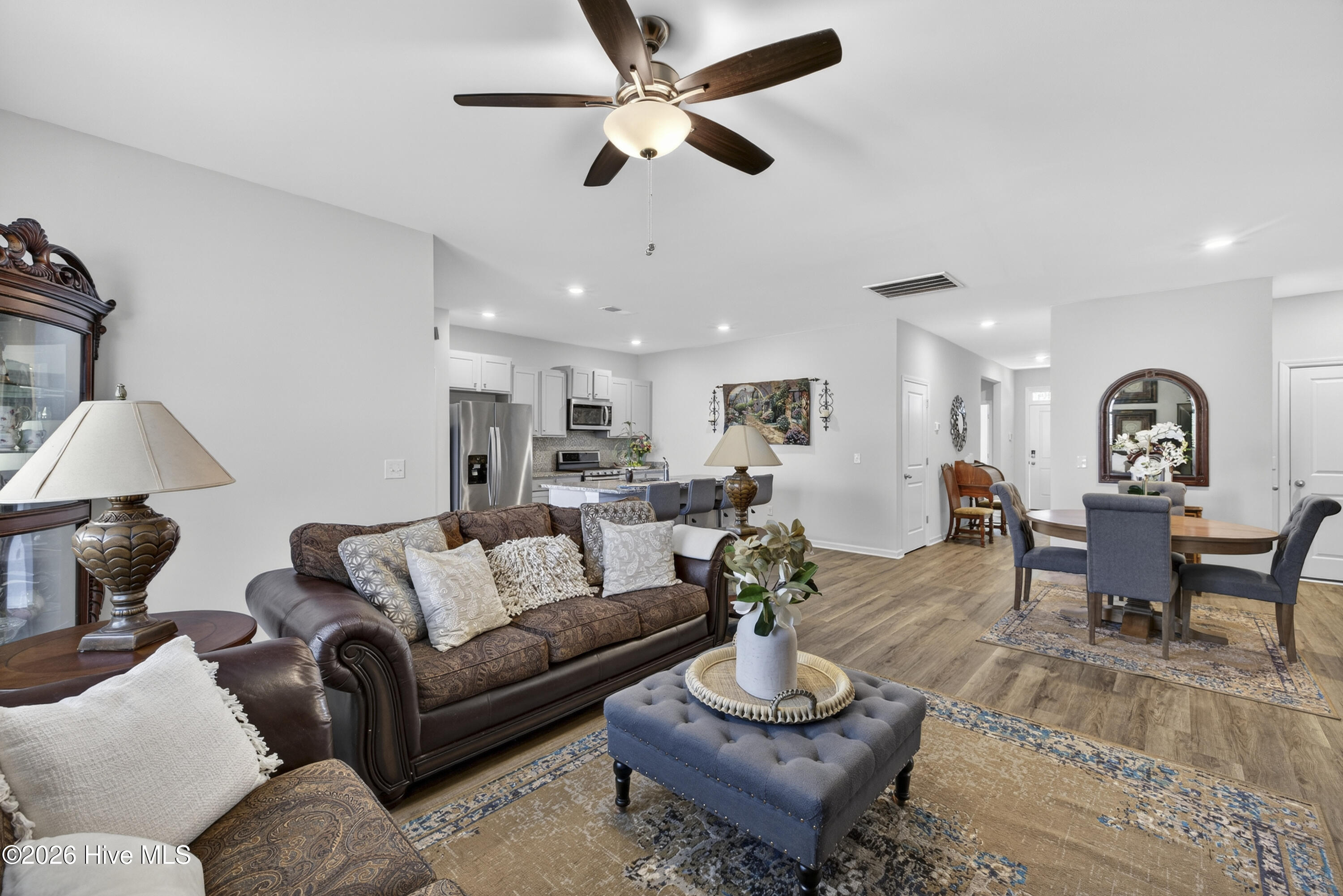 100560970 | Photo 44