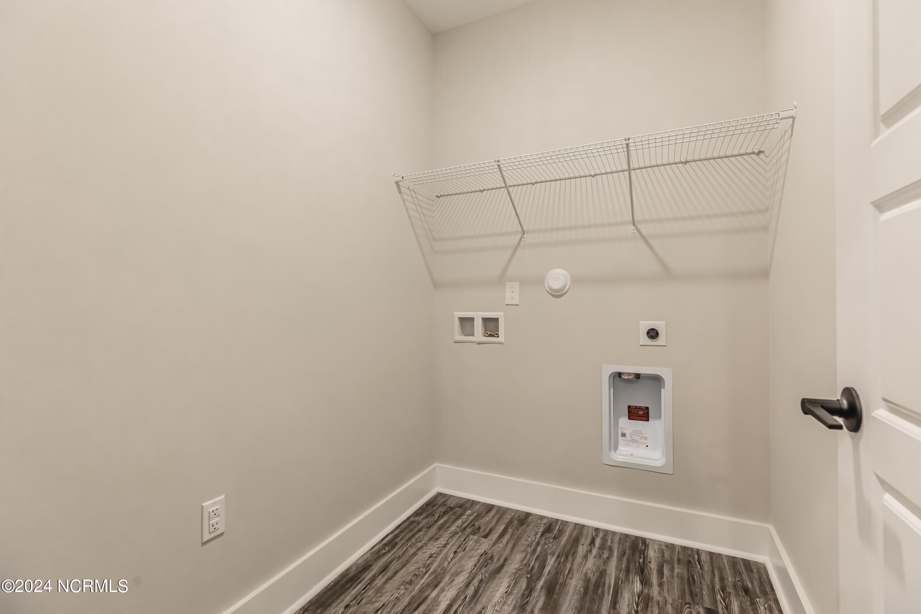 100547860 | Photo 30