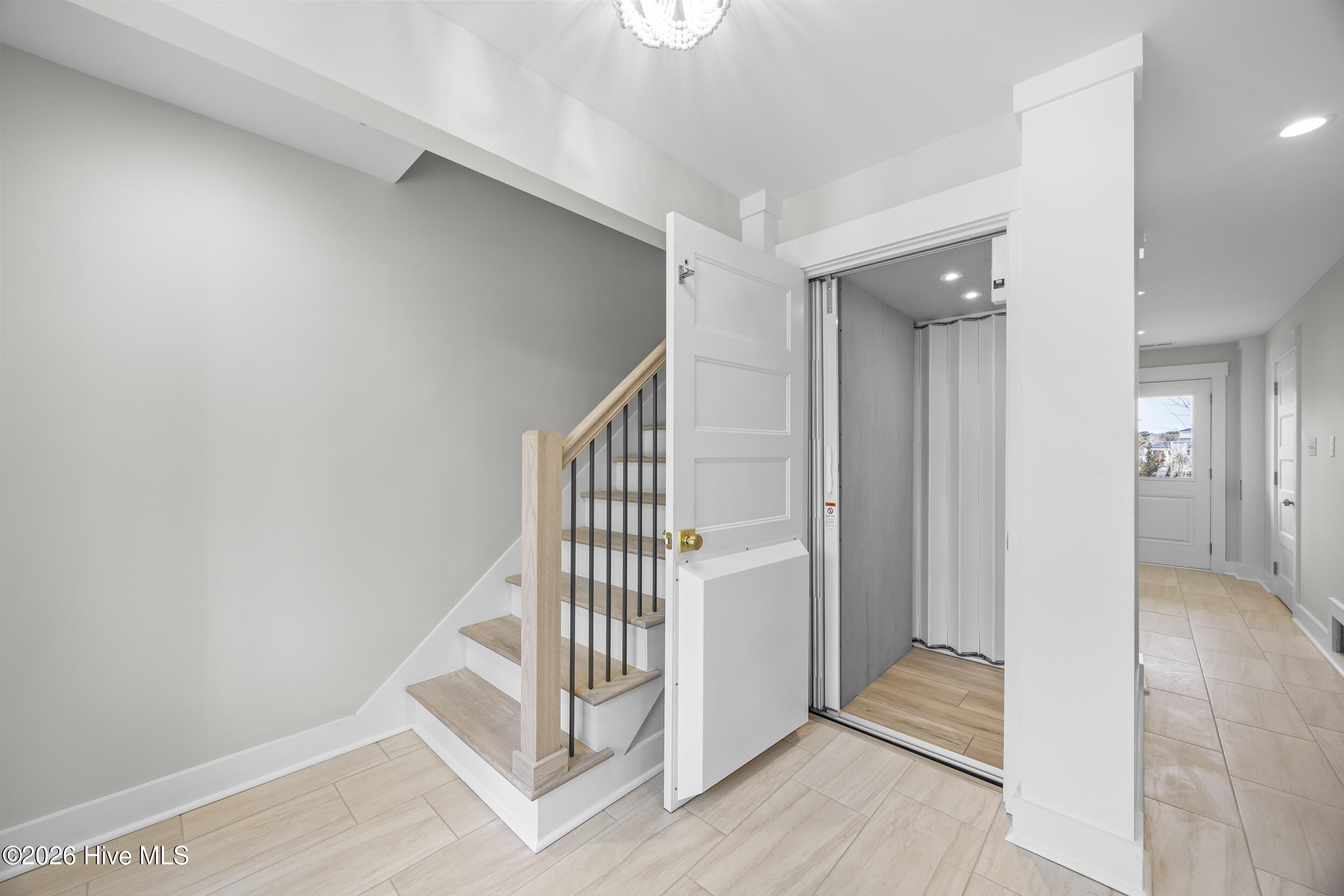 100543064 | Photo 12