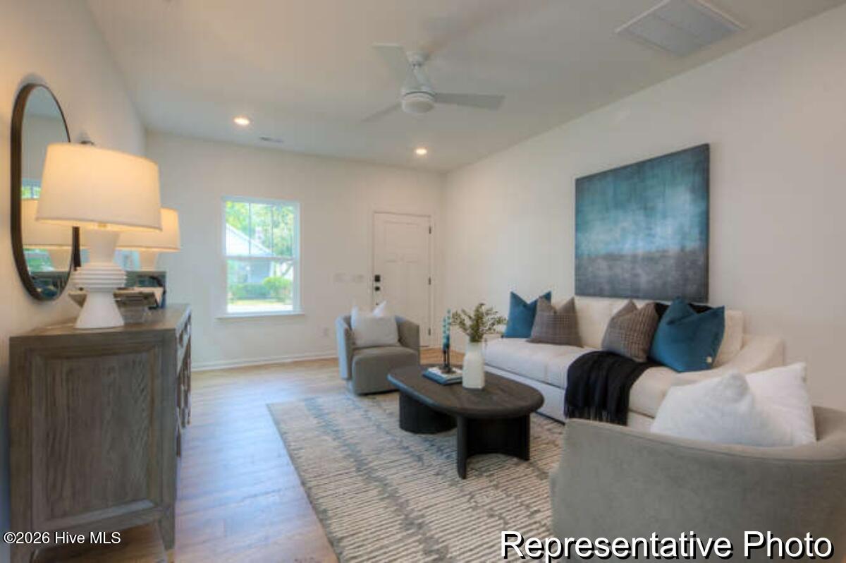 100558082 | Photo 12