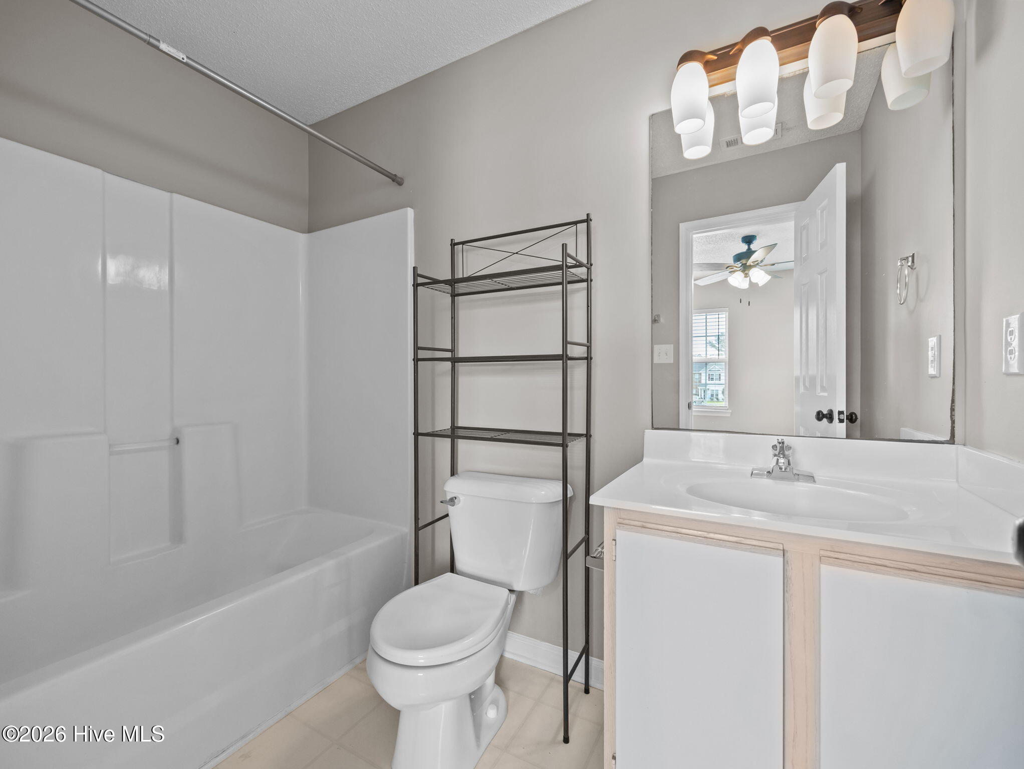 100565275 | Photo 18