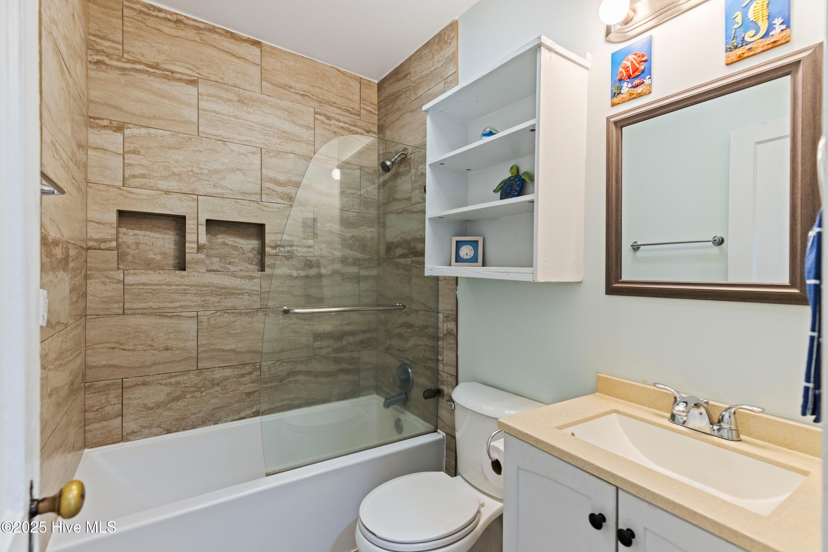 100567427 | Photo 22