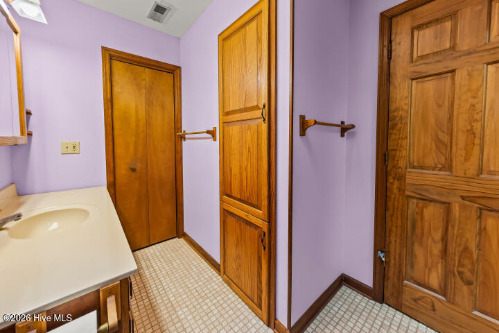 519 Country Club Drive W,Arapahoe