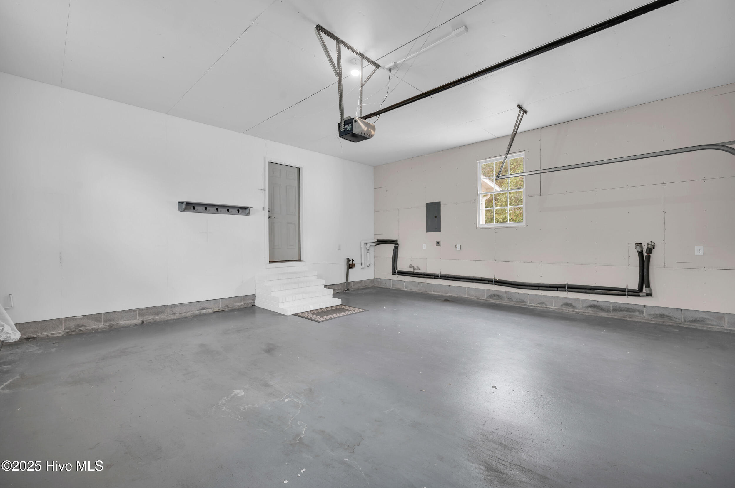 100538722 | Photo 35