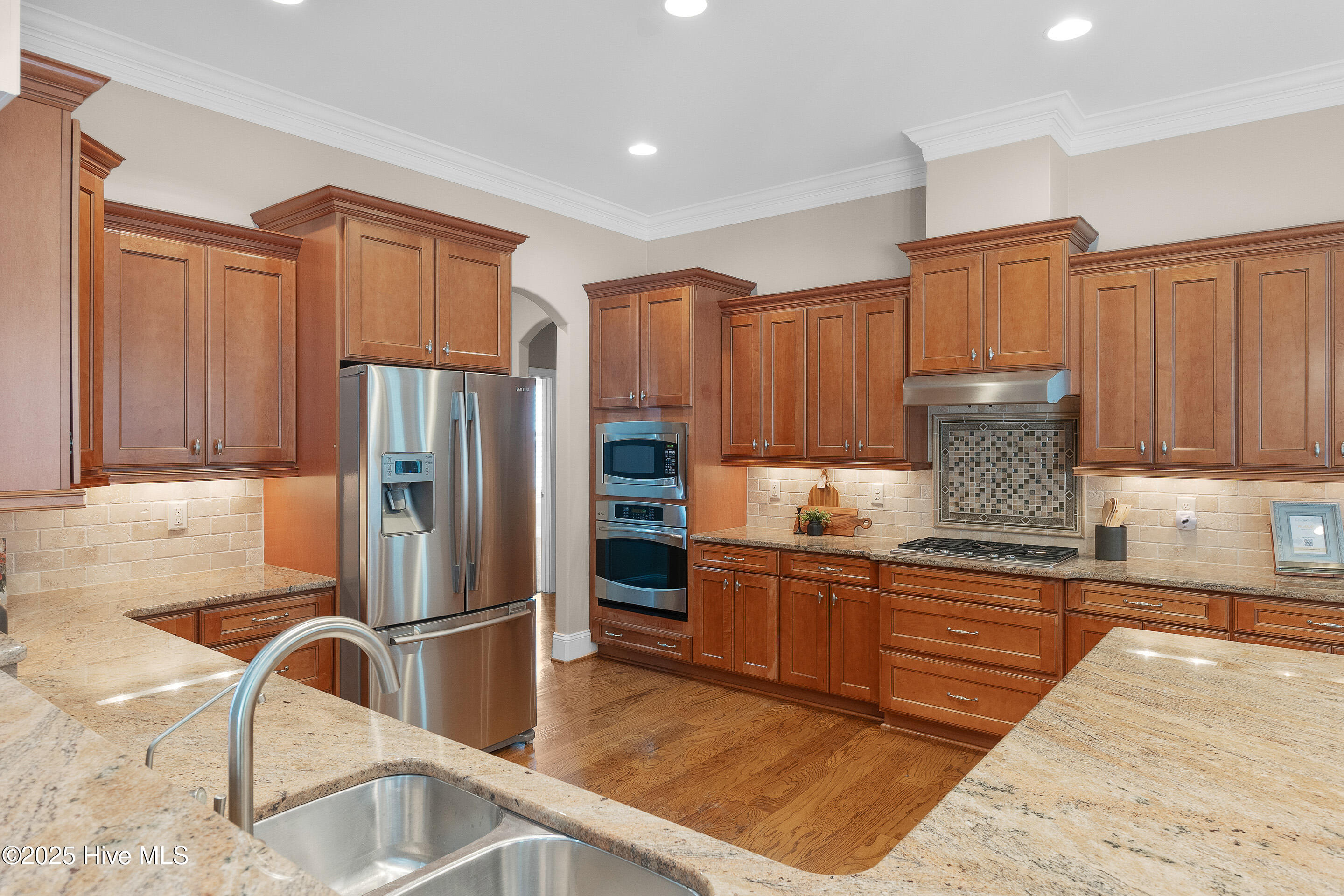 100481960 | Photo 40